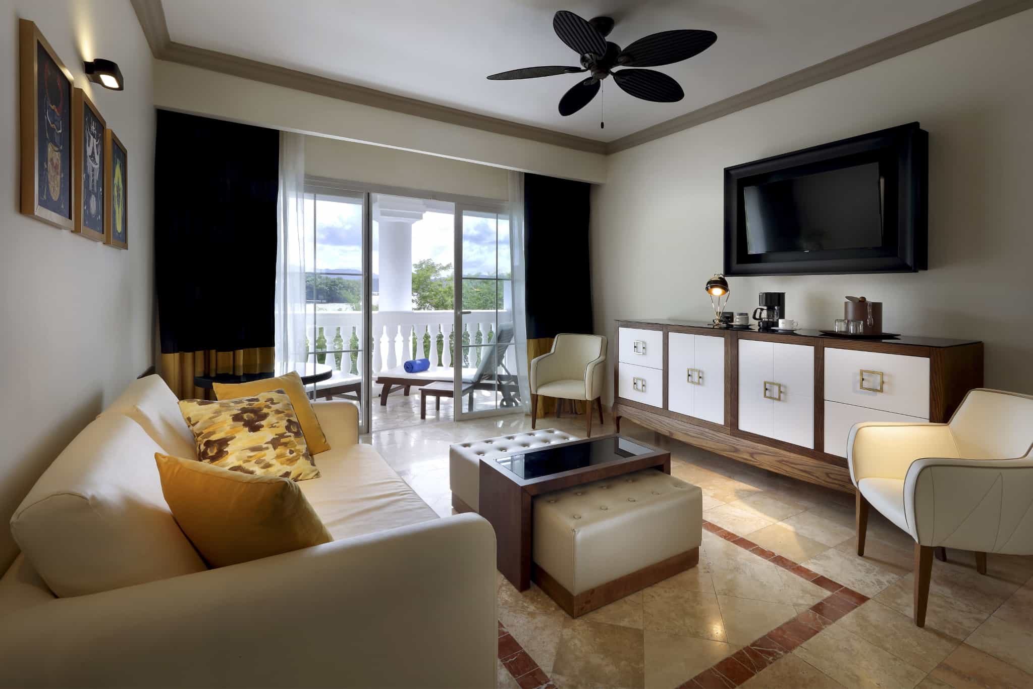 suite-beachfront-ocean-view-3