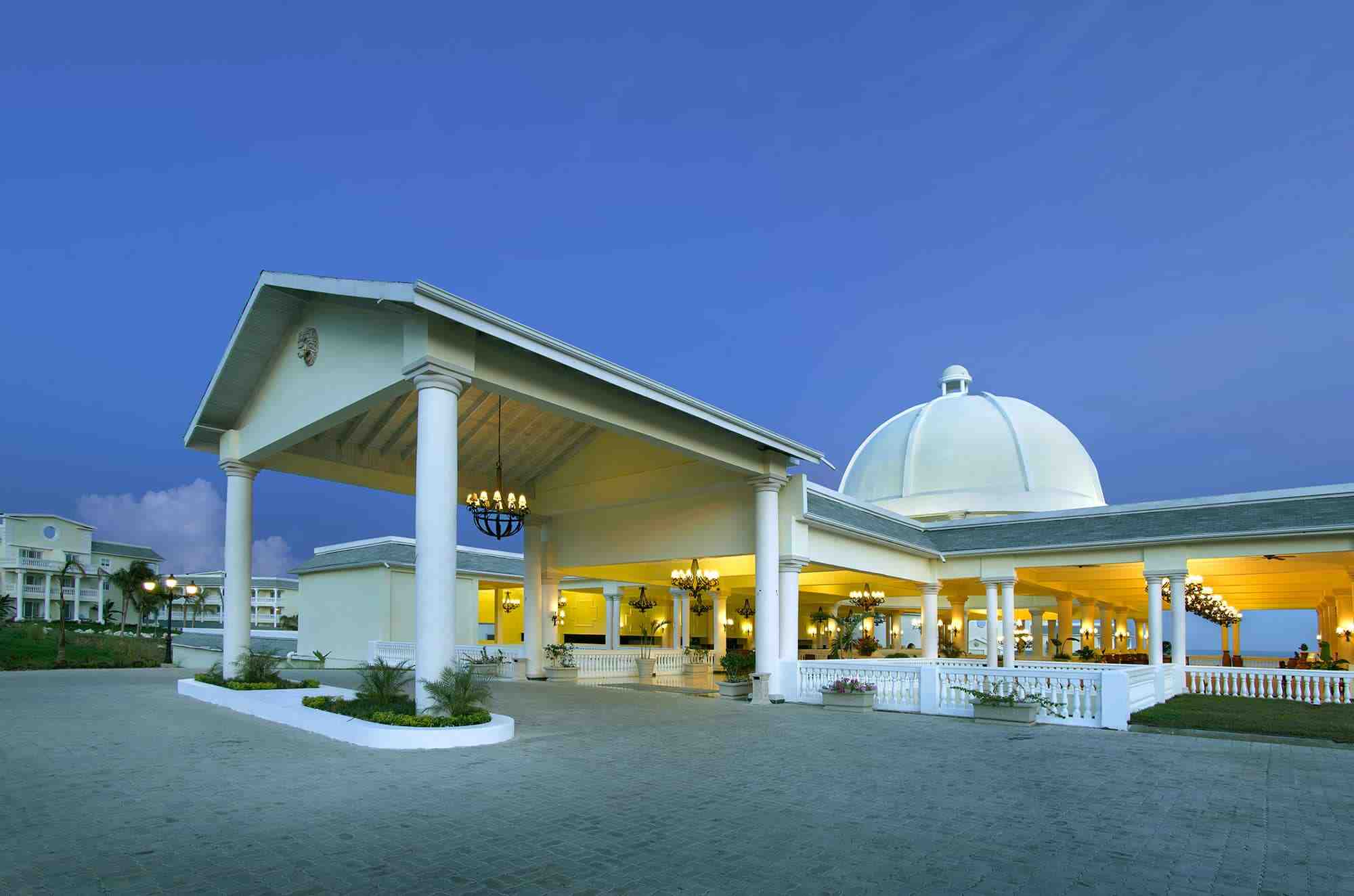 Grand Palladium Lady Hamilton Resort & Spa Fachada Hotel