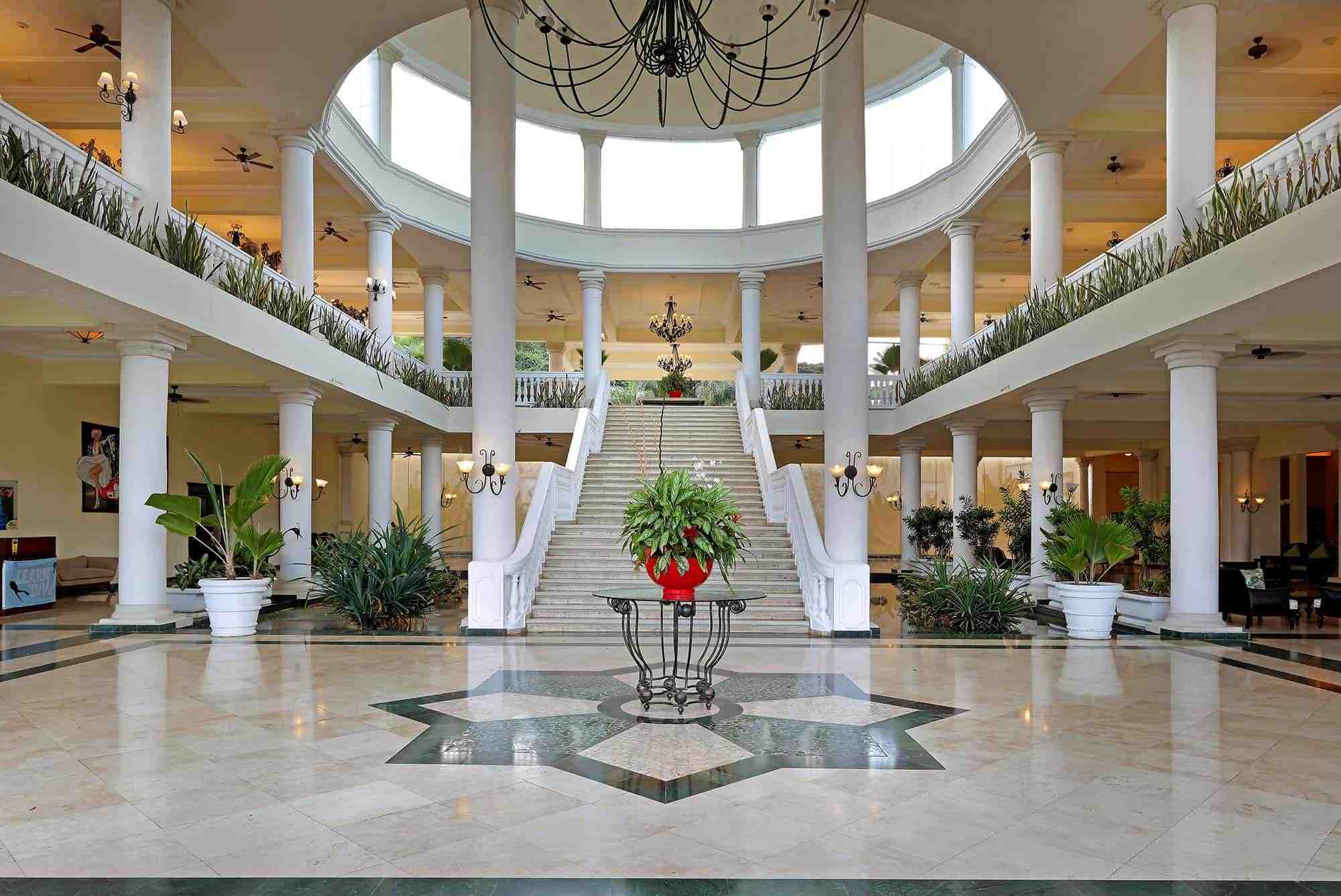 Grand-Palladium-Lady-Hamilton-Resort-Spa_Lobby