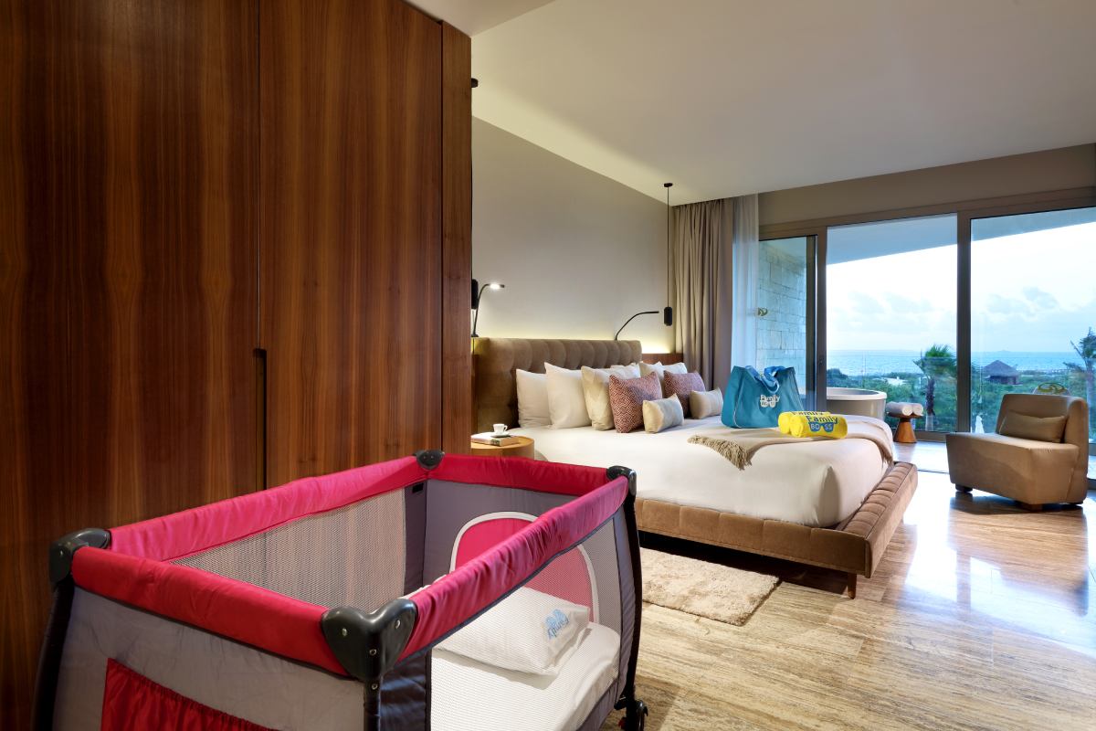 family_selection_at_grand_palladium_costa_mujeres_resort_spa_ambassador-suite-beachside3.jpg