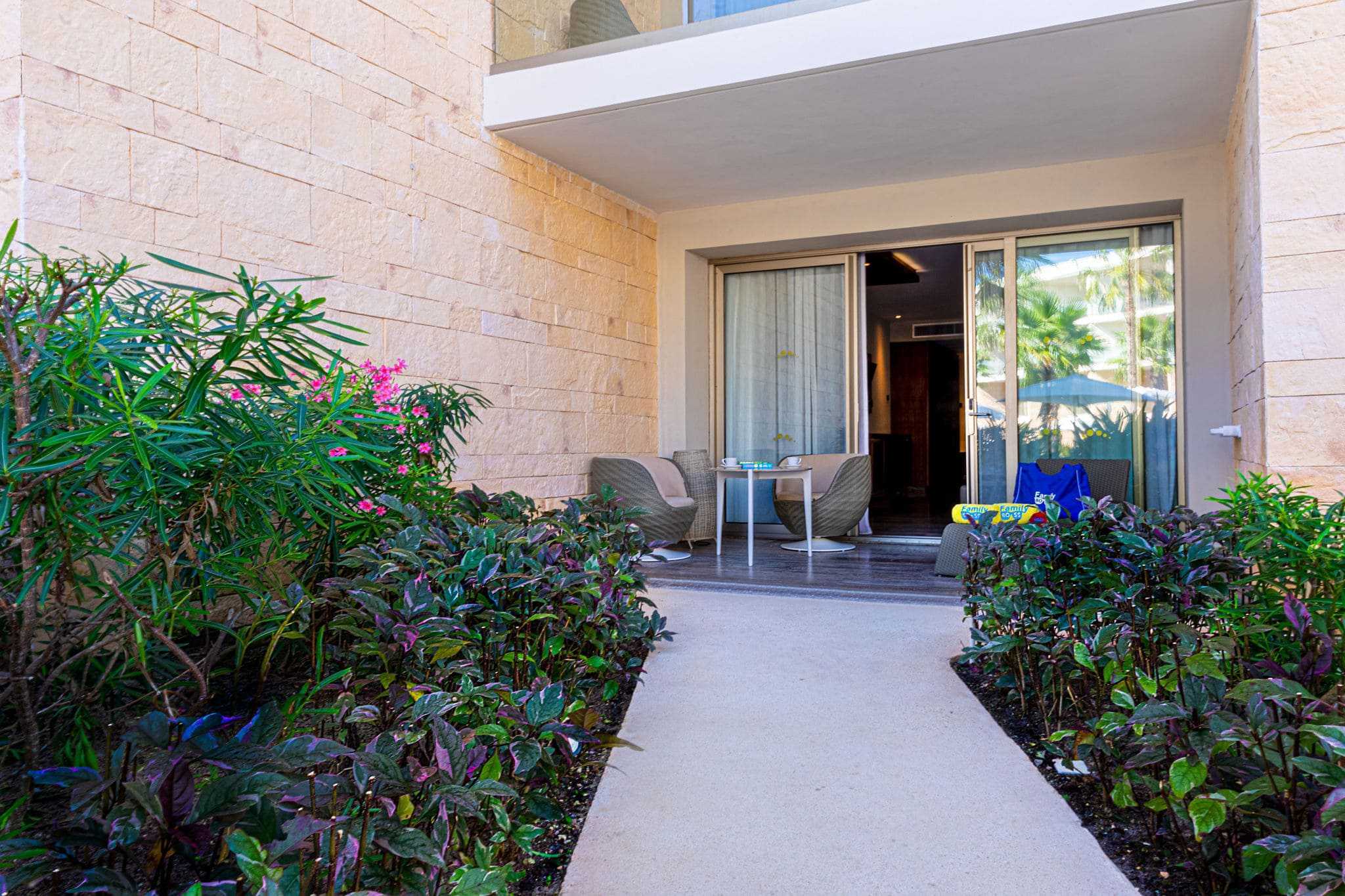family_selection_at_grand_palladium_costa_mujeres_resort-Family-Selection-Junior-Suite-Pool-Access-Beachside-6.jpg