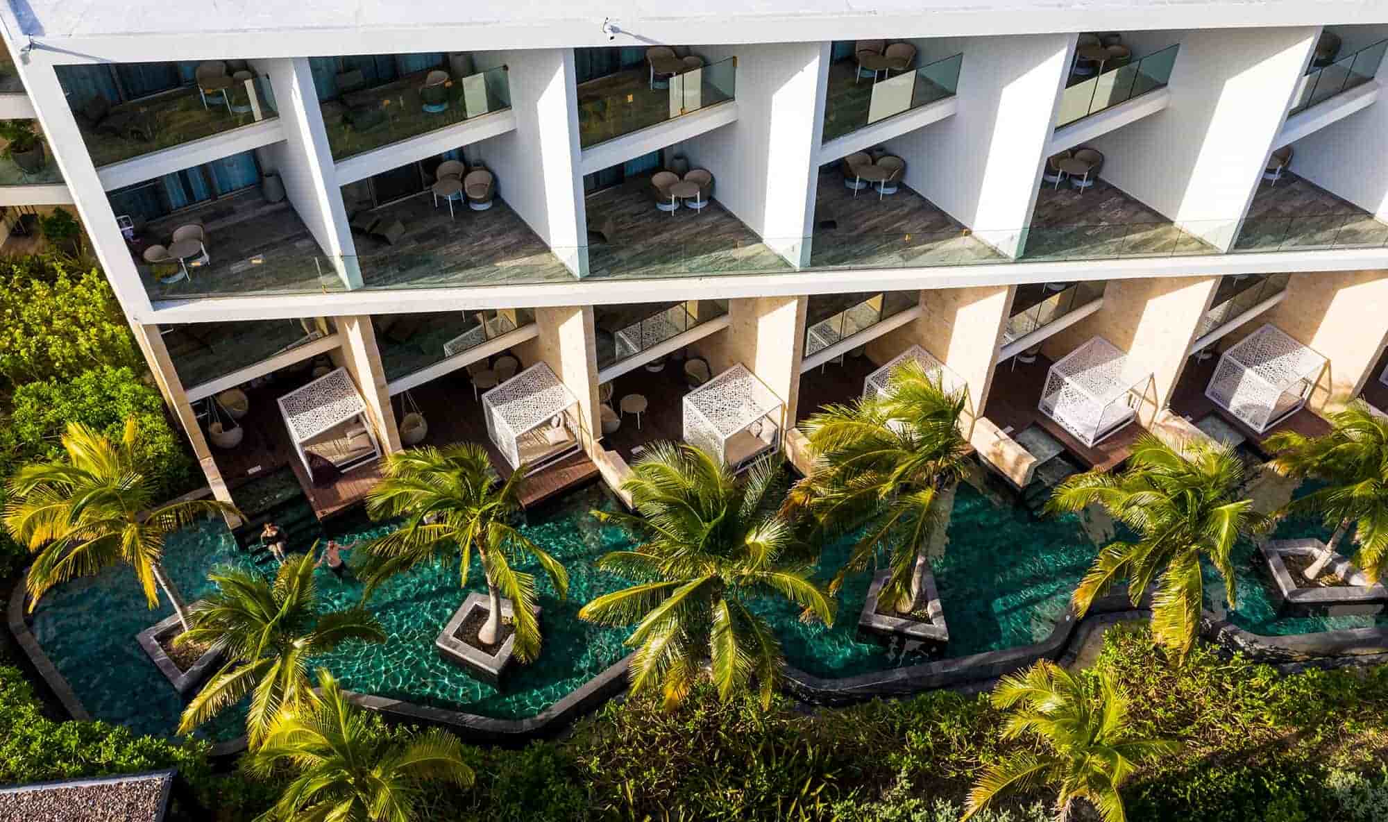 Family-Selection-Grand-Palladium-Costa-Mujeres-Junior-Suite-swim-up-beachside-vista3