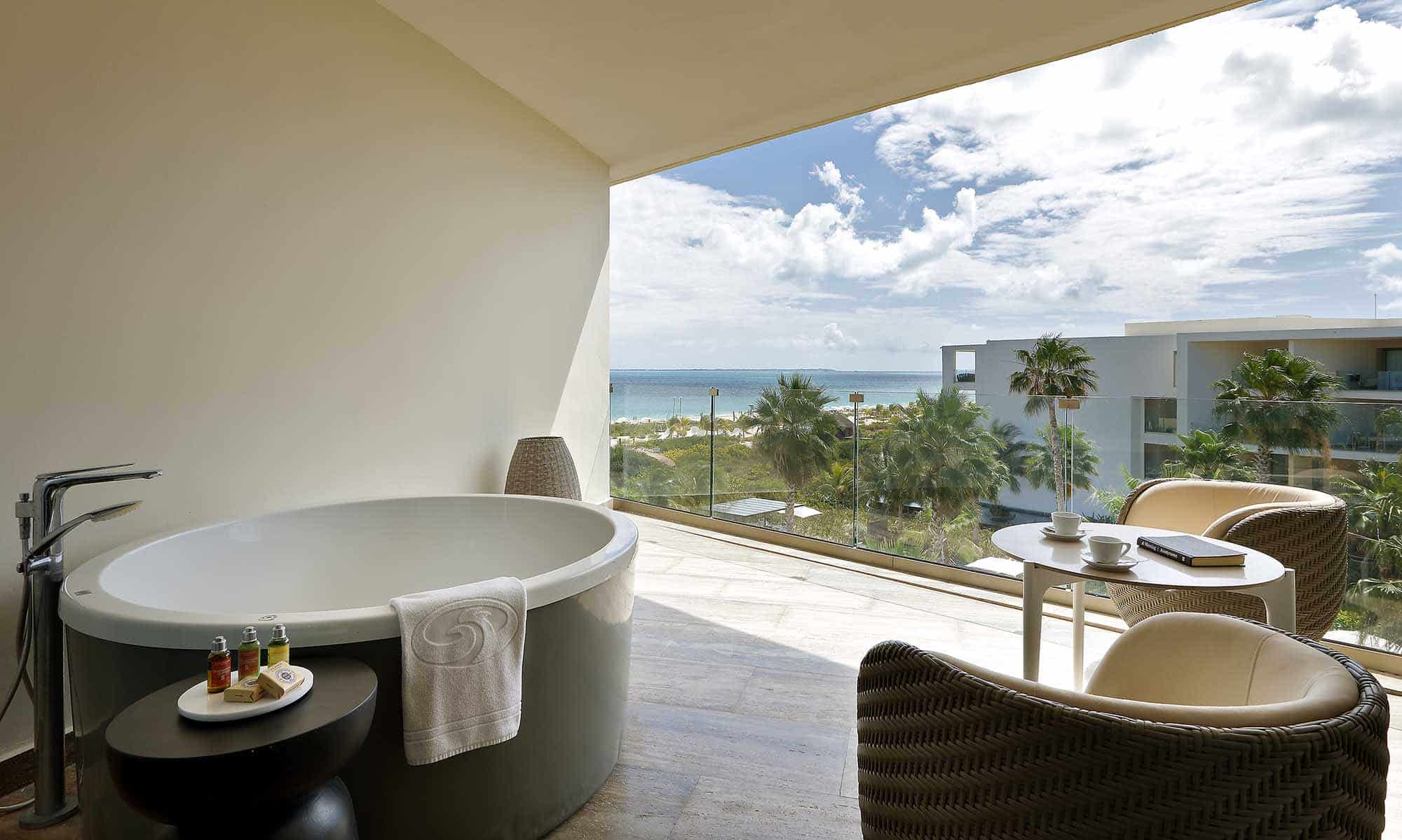Family-Selection-Grand-Palladium-Costa-Mujeres-loft-suite-jacuzzi-terrace-ocean-view-vista-exterior