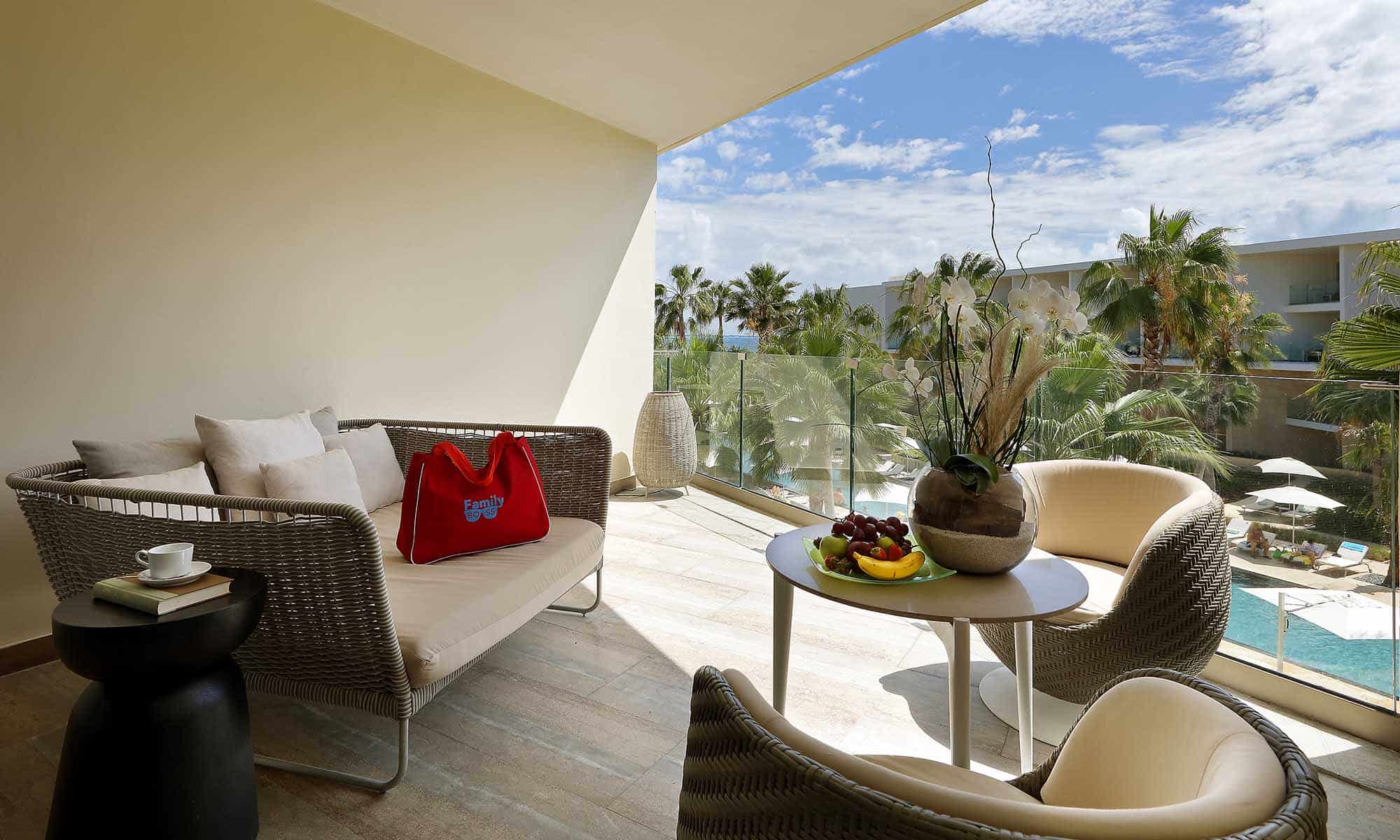 Family-Selection-Grand-Palladium-Costa-Mujeres-loft-suite-jacuzzi-terrace-vista-exterior-2