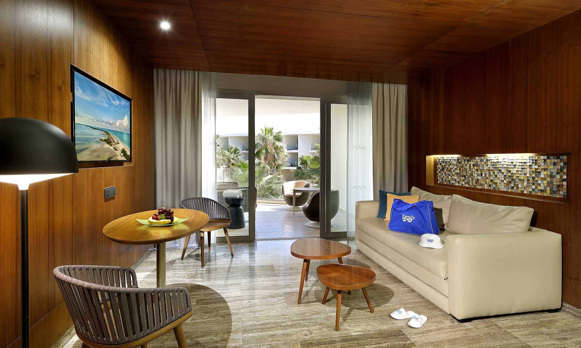 Family-Selection-Grand-Palladium-Costa-Mujeres-loft-suite-jacuzzi-terrace-vista-exterior-3