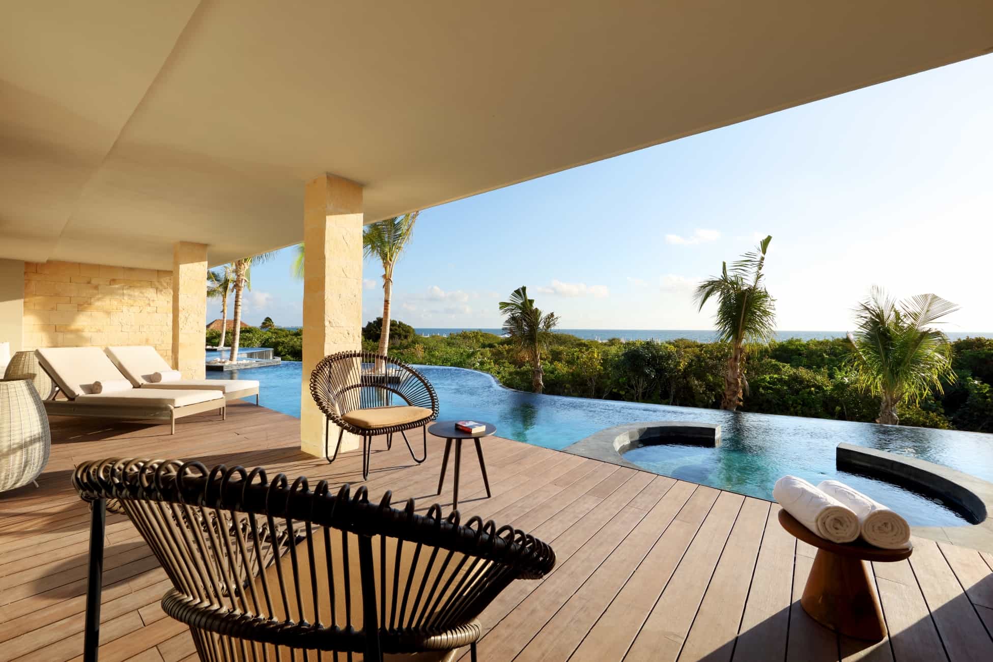 Grand Palladium Costa Mujeres Resort & Spa_Signature Swim Up Beachfront Ocean View2