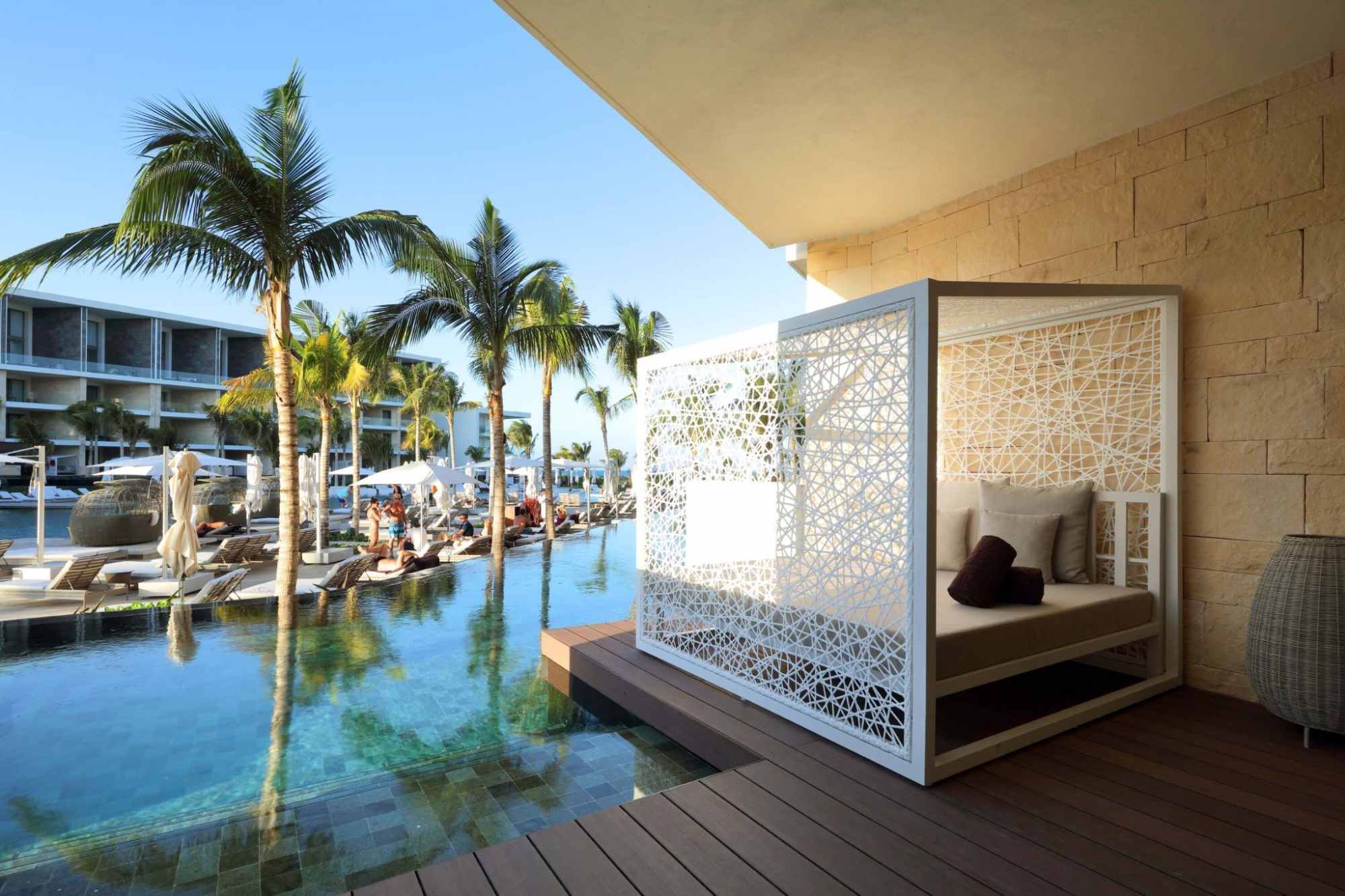 Junior Suite Swim-Up