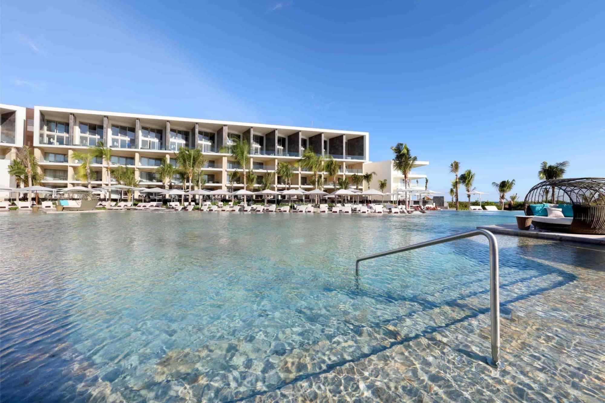 TRS-Coral-Hotel-Piscina-acceso