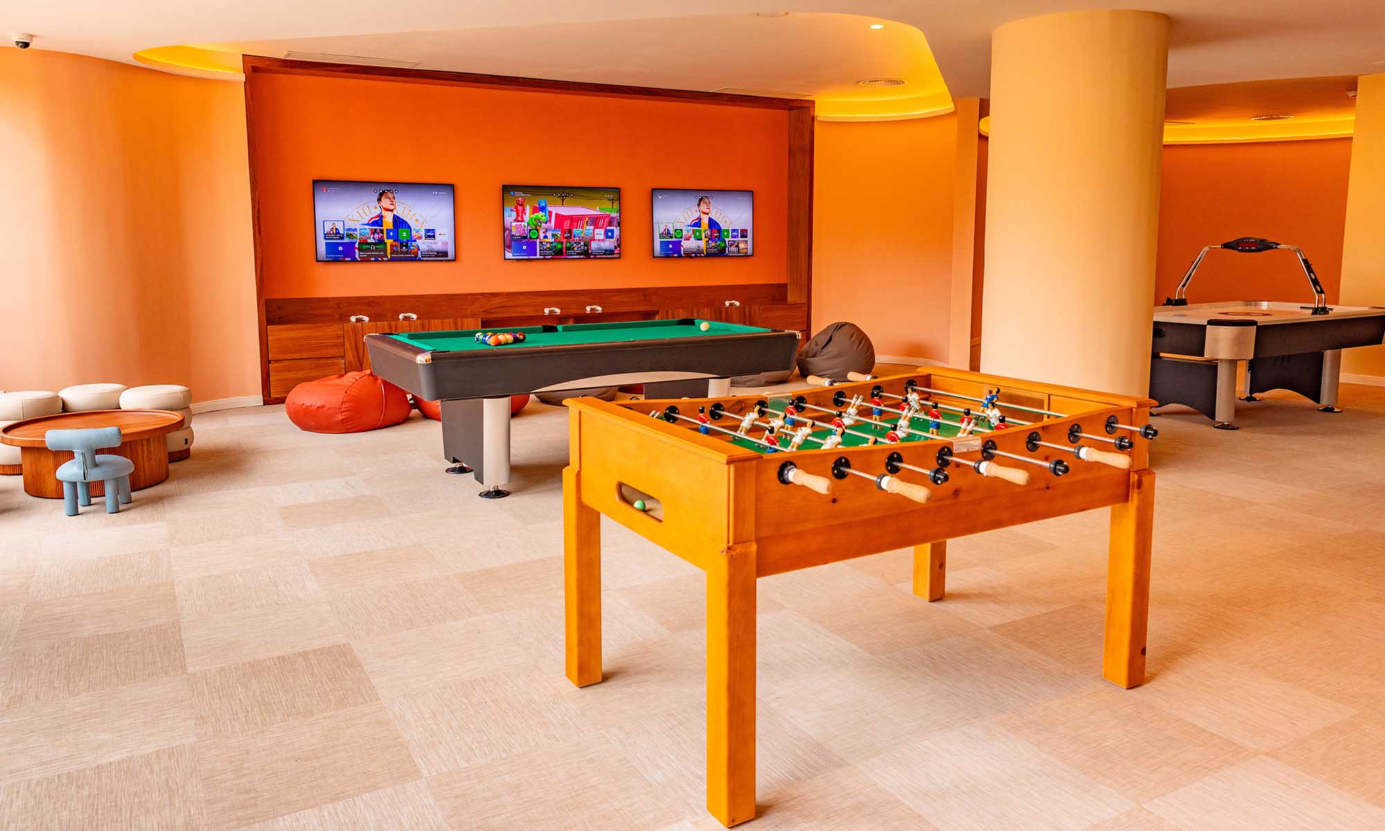 family_selection_grand_palladium_kantenah_black_and_white