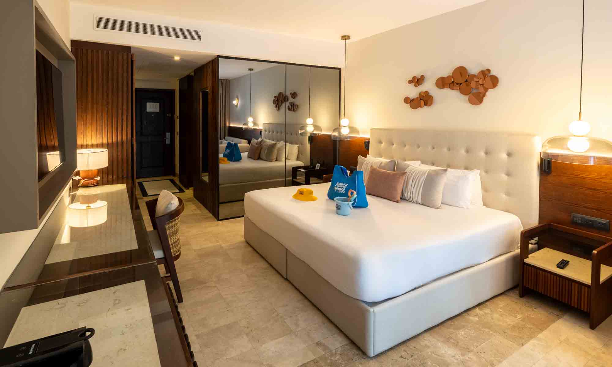 Family Selection Kantenah Connecting Suite