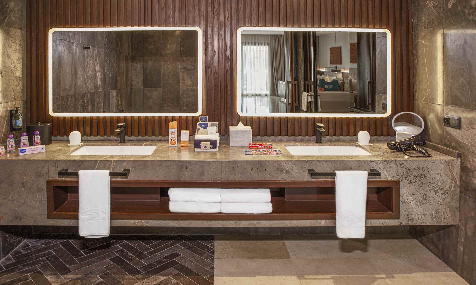 Family Selection at Grand Palladium Kantenah Resort & Spa Suite Swim Up Beachside