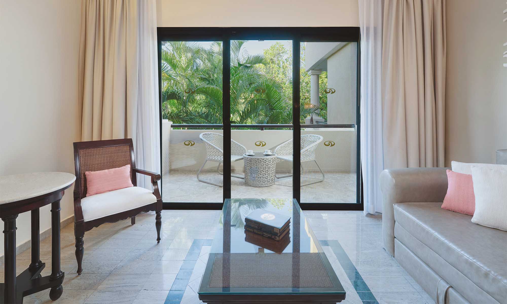 grand-palladium-select-white-sand-suite-connect-3.jpg
