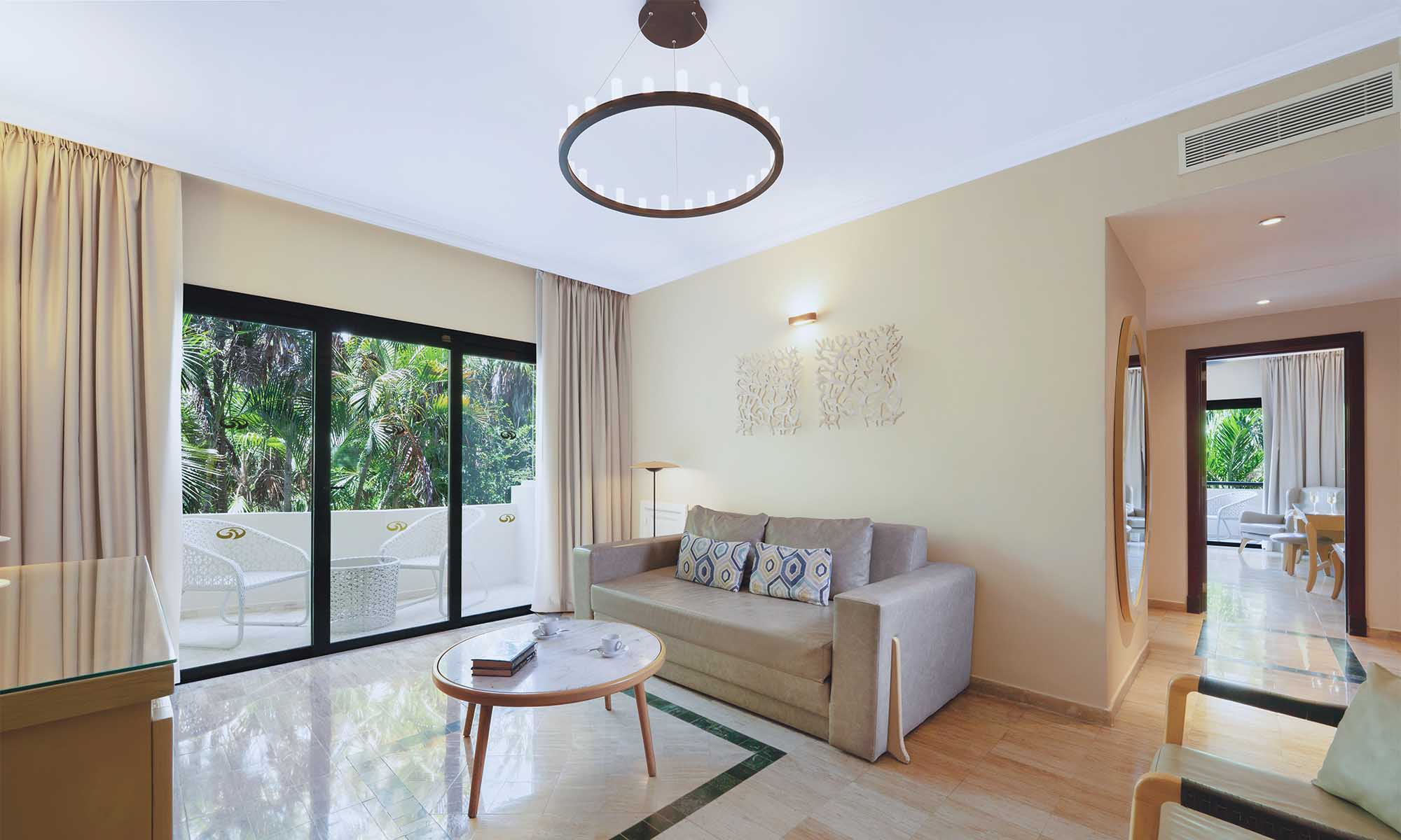grand-palladium-select-white-sand-suite-beachside-2.jpg