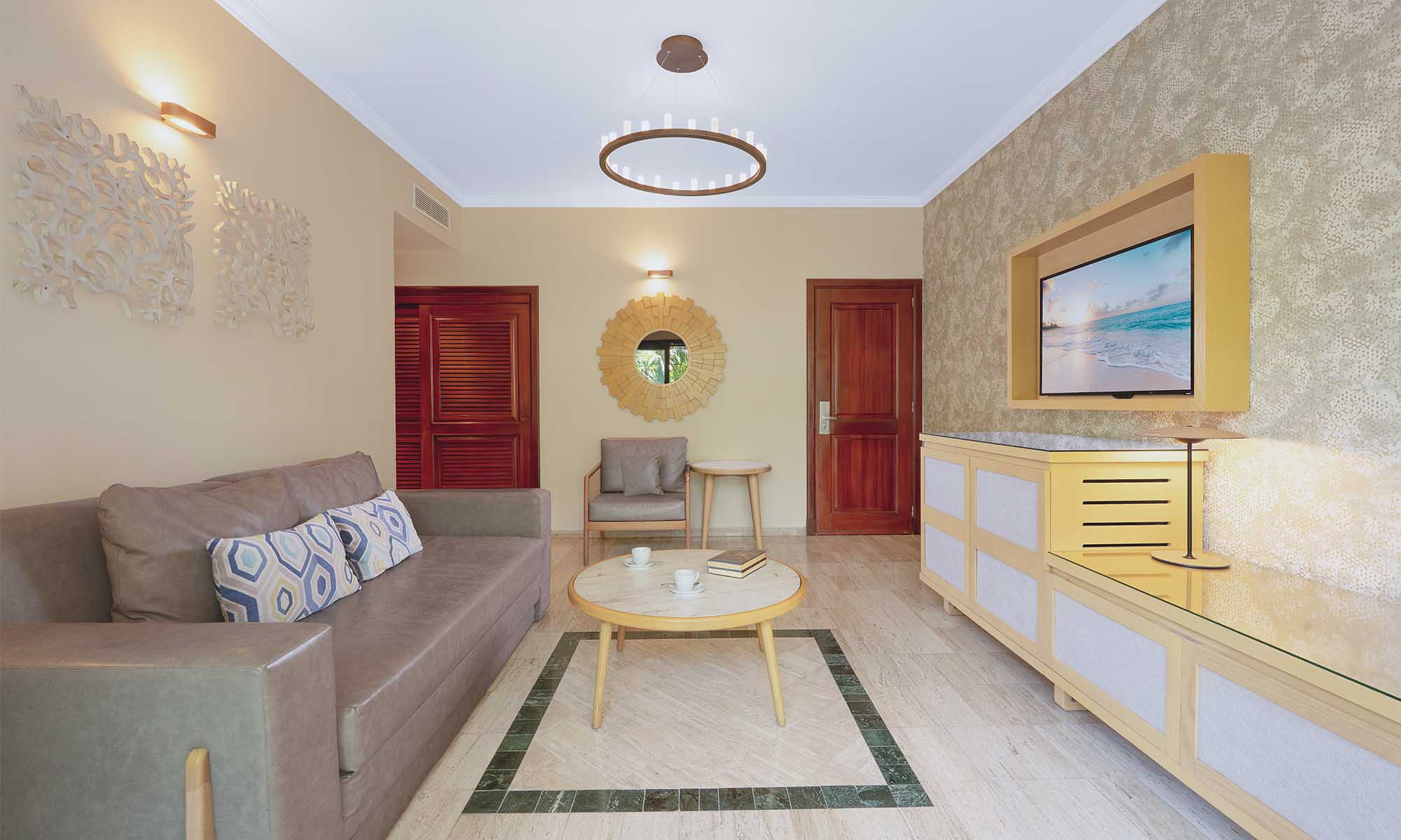 grand-palladium-select-white-sand-suite-beachside-3.jpg