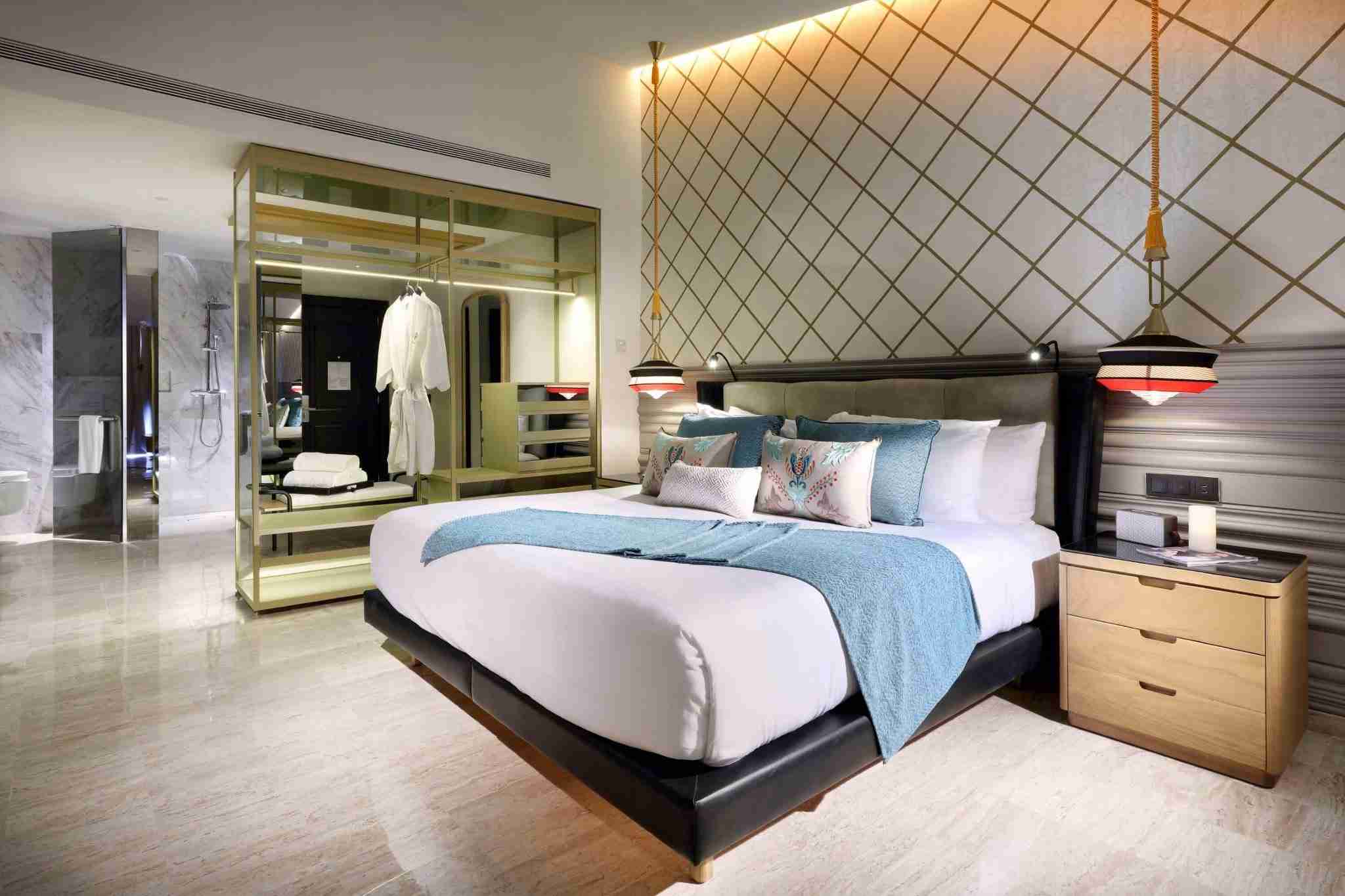 TRS-YUCATAN-Hotel-Junior-Suite-Poolside