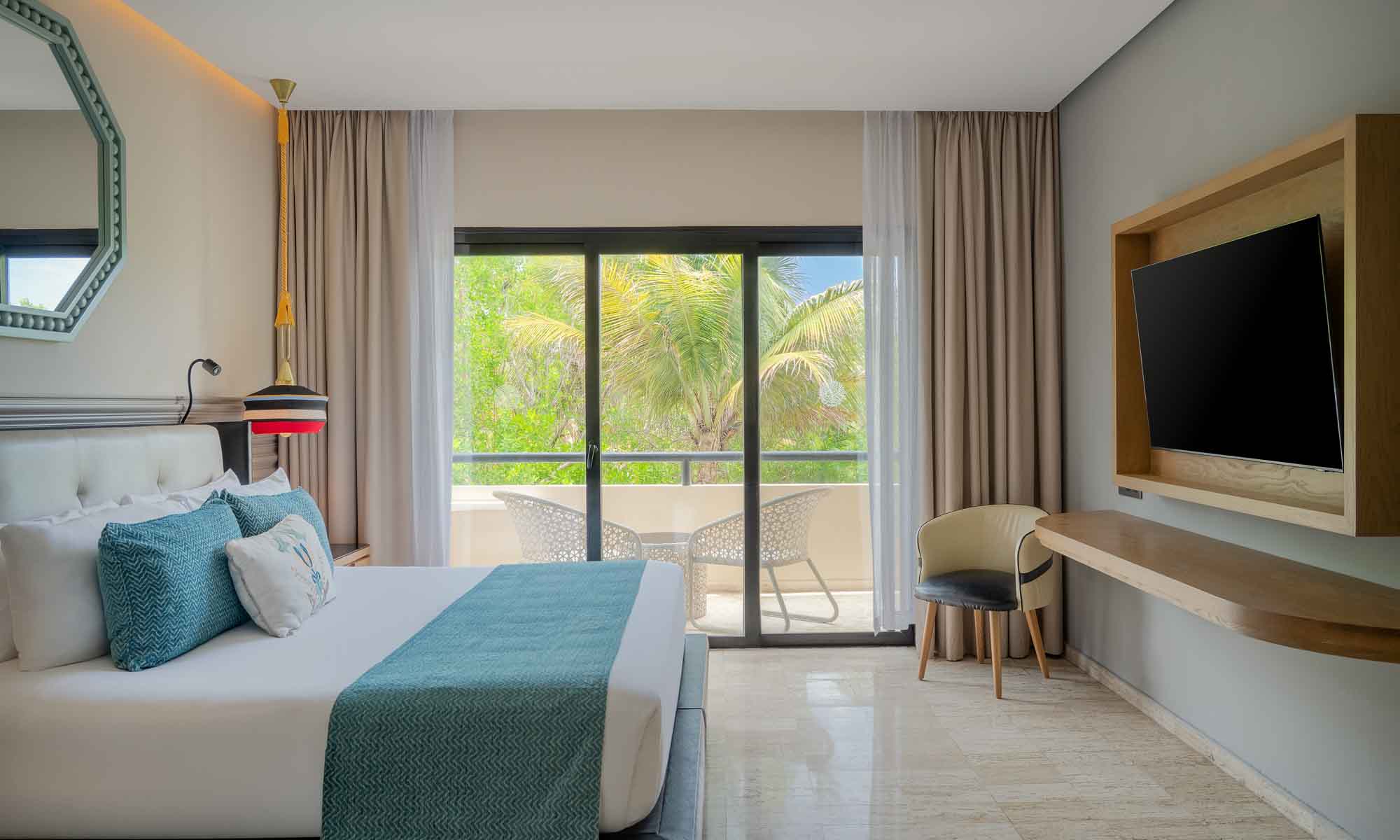TRS Yucatan Hotel Junior Suite Poolside