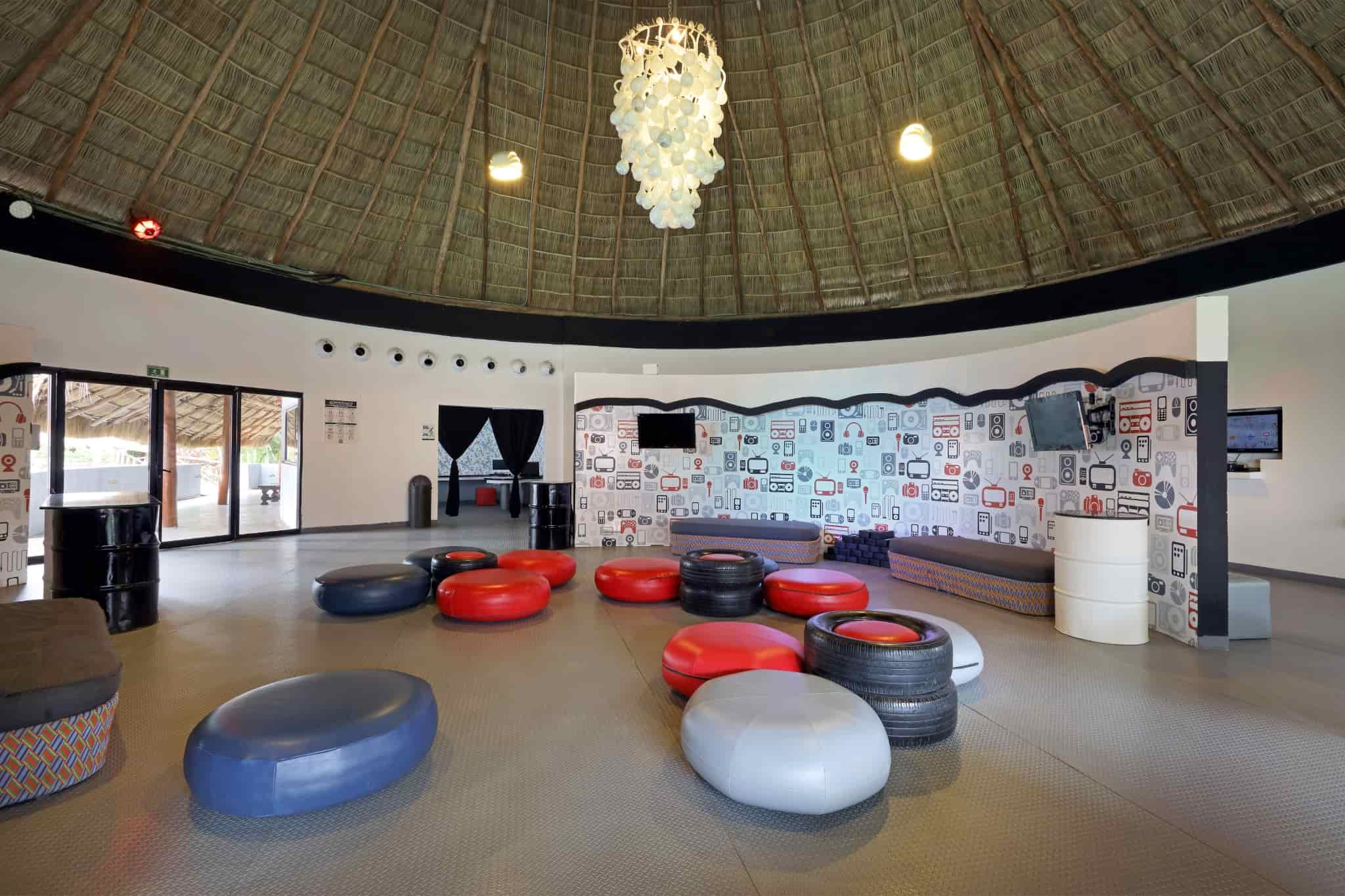 grand-palladium-vallarta-resort-spa-teens-club-3