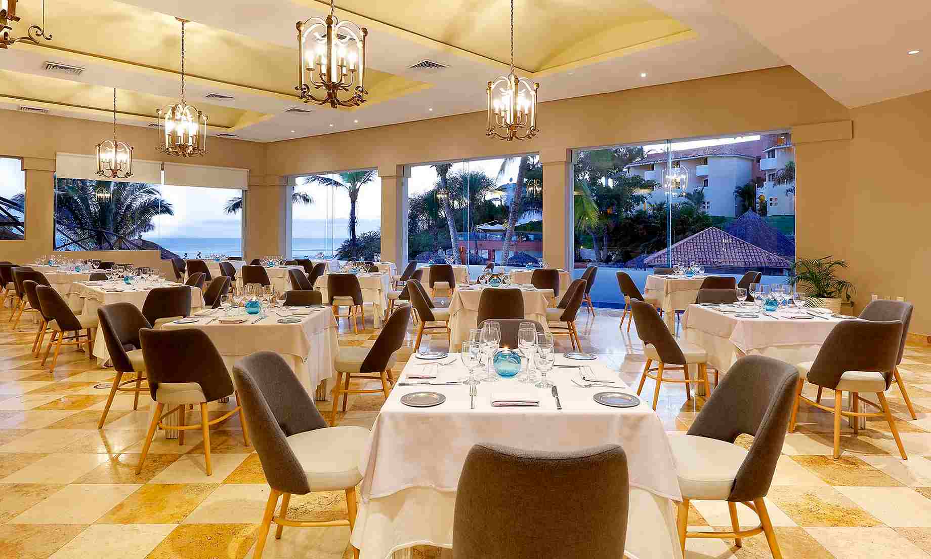 grand-palladium-vallarta-resort-spa-portofino-2