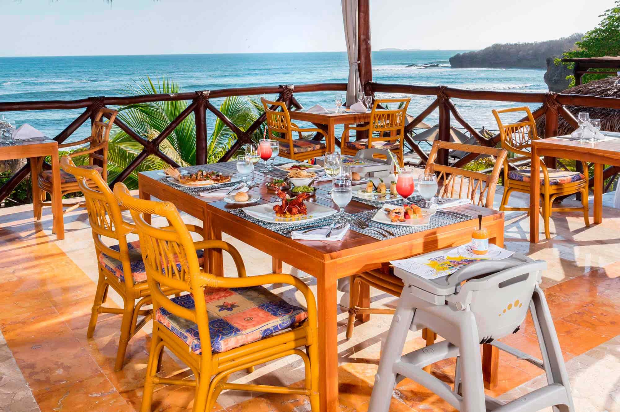 family-selection-grand-palladium-vallarta-restaurante-the-nest