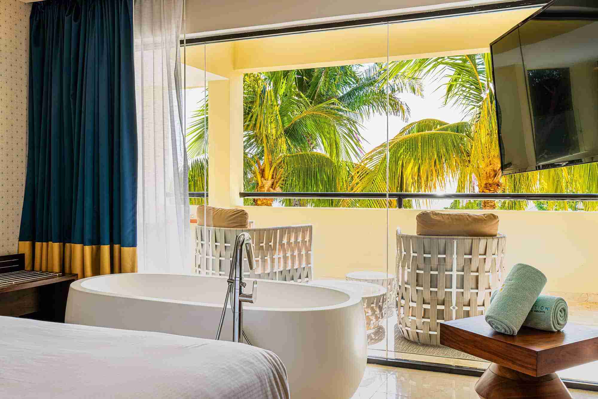 grand-palladium-vallarta-resort-spa-ambassador-suite-panoramic-ocean-view