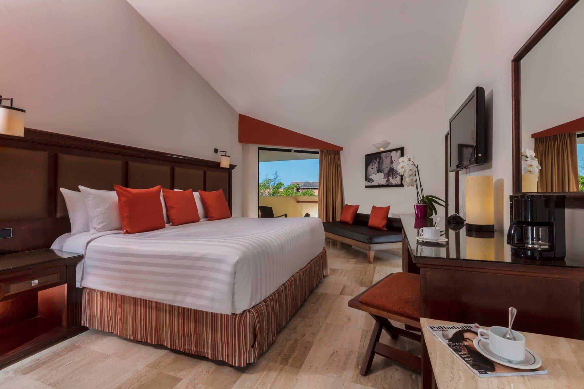 grand-palladium-vallarta-resort-spa-connecting-suite-1