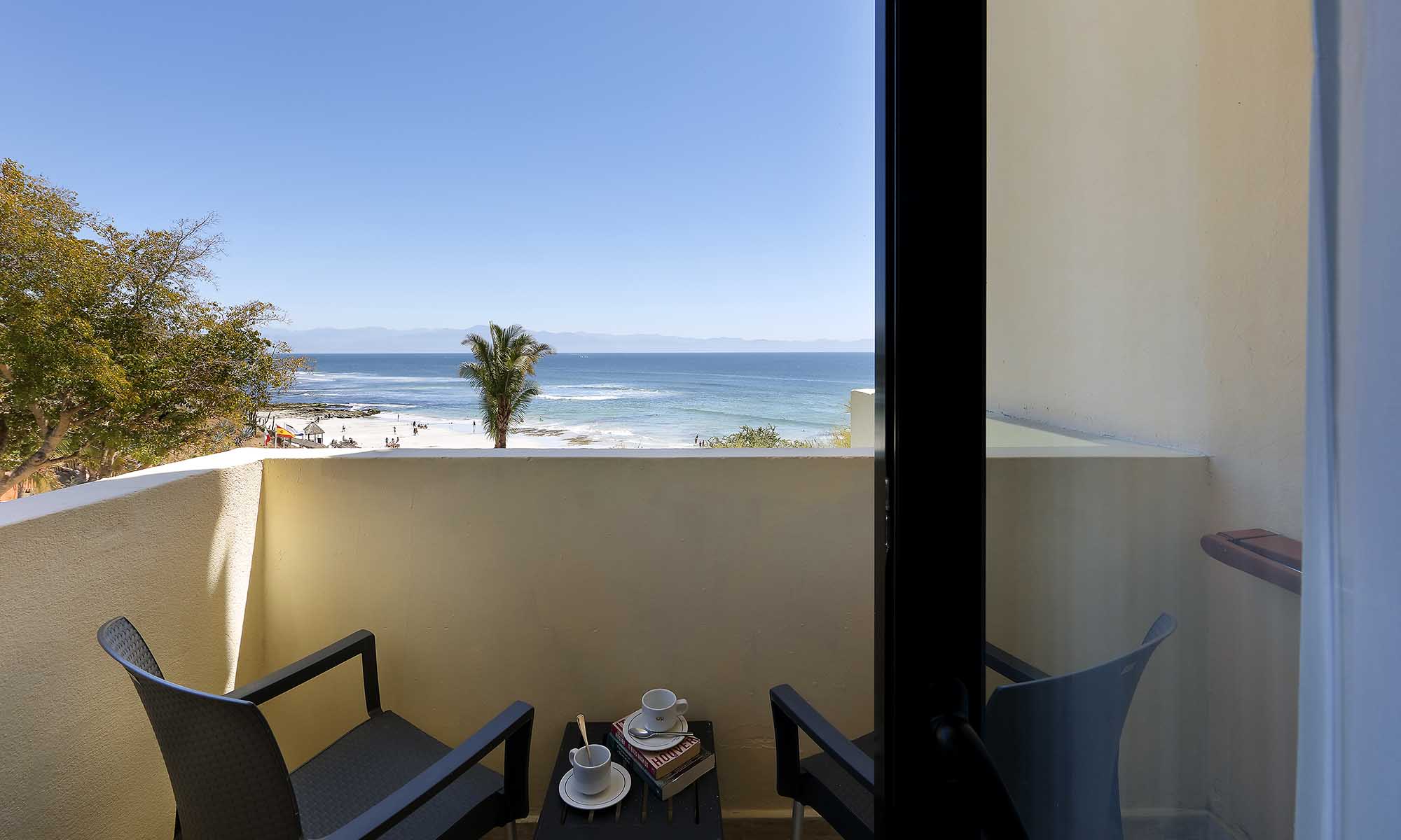 grand-palladium-vallarta-resort-spa-deluxe-oceanfront-1