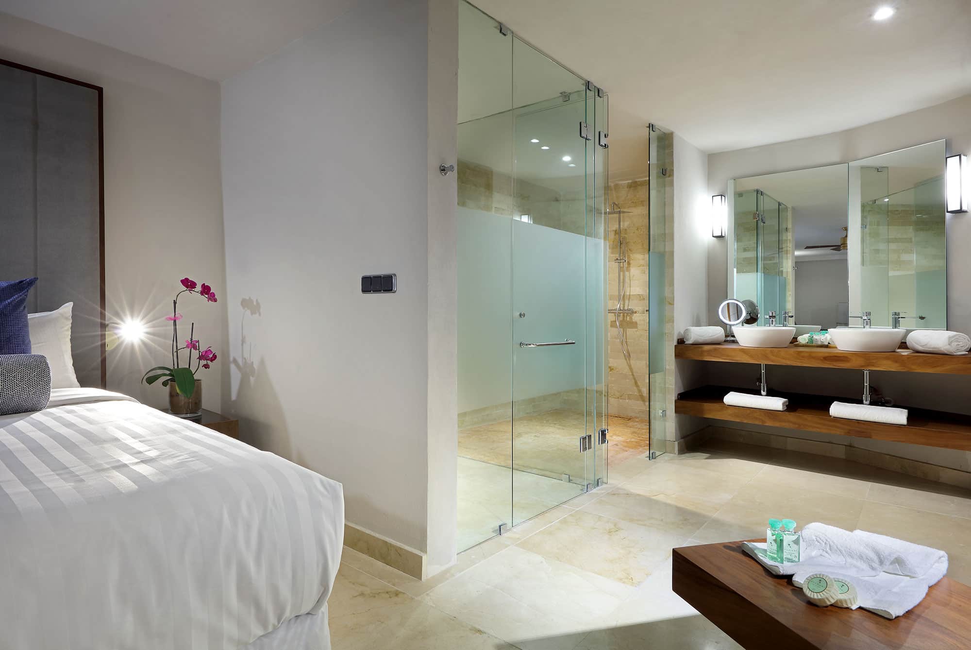 grand-palladium-vallarta-resort-spa-signature-suite-panoramic-ocean-view-9