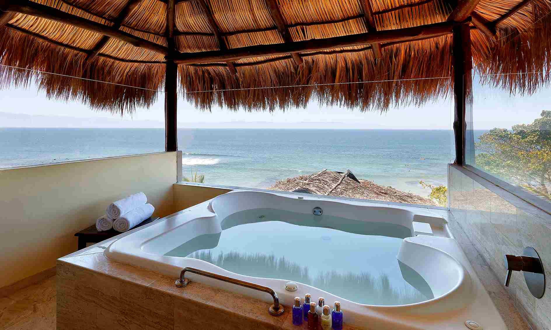grand-palladium-vallarta-resort-spa-suite-panoramic-ocean-view-10