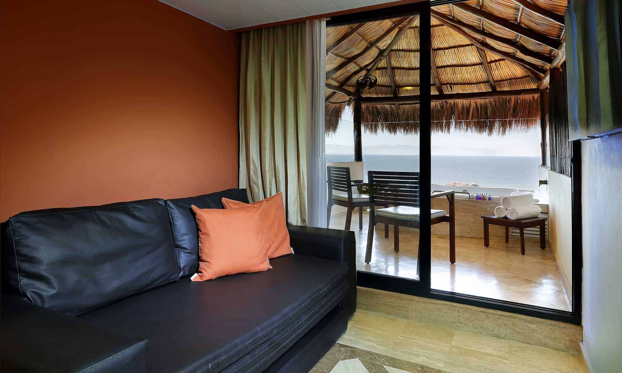 grand-palladium-vallarta-resort-spa-suite-panoramic-ocean-view-3