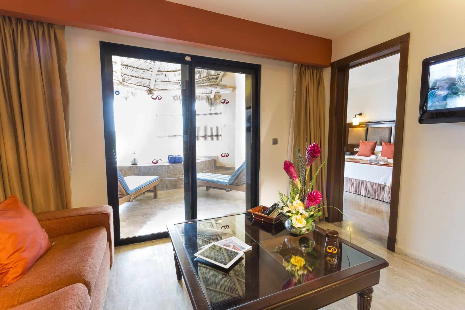 grand-palladium-vallarta-resort-spa-suite-panoramic-ocean-view-4