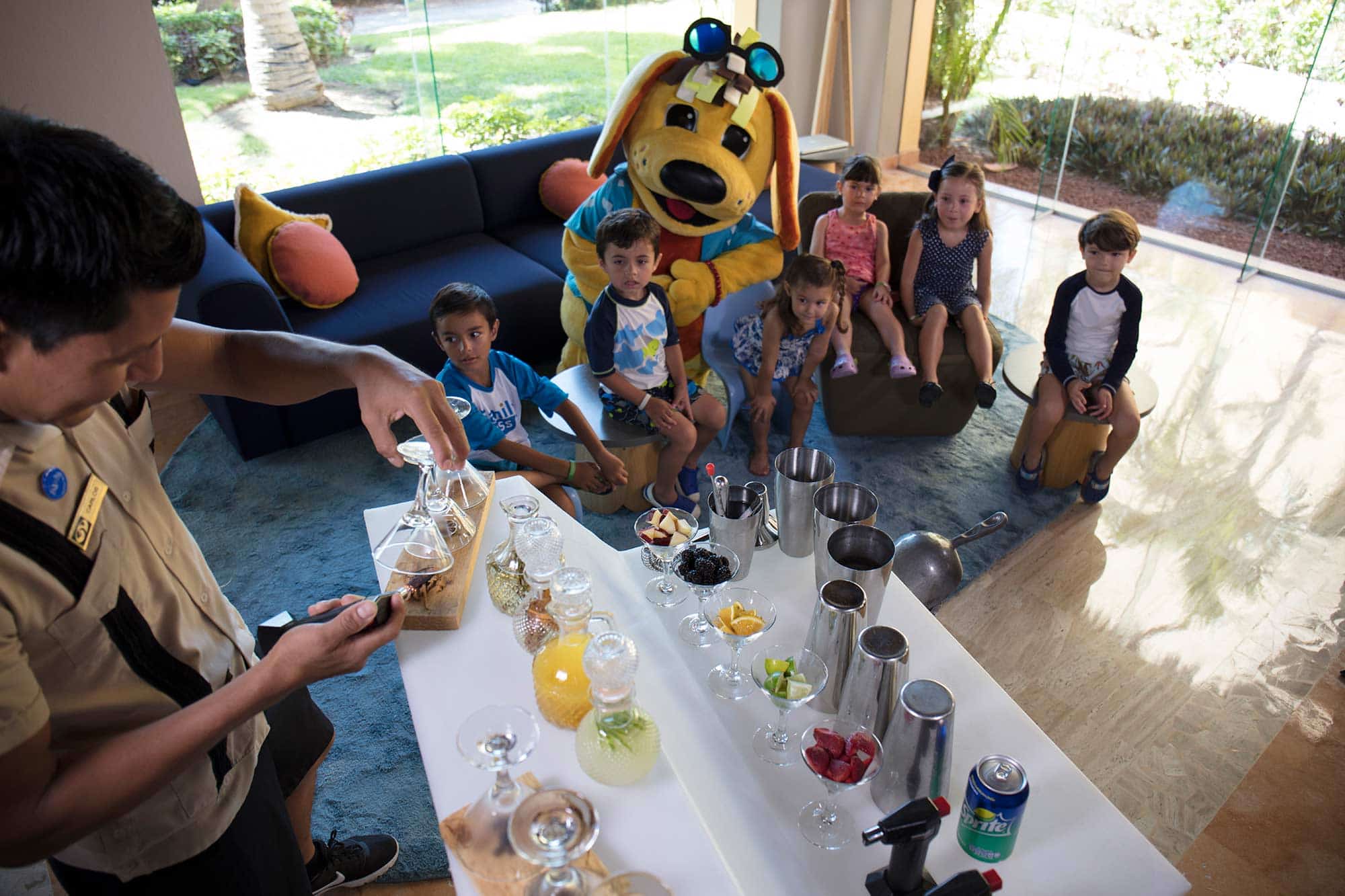 family-selection-at-grand-palladium-vallarta-resort-spa-exclusive-lobby