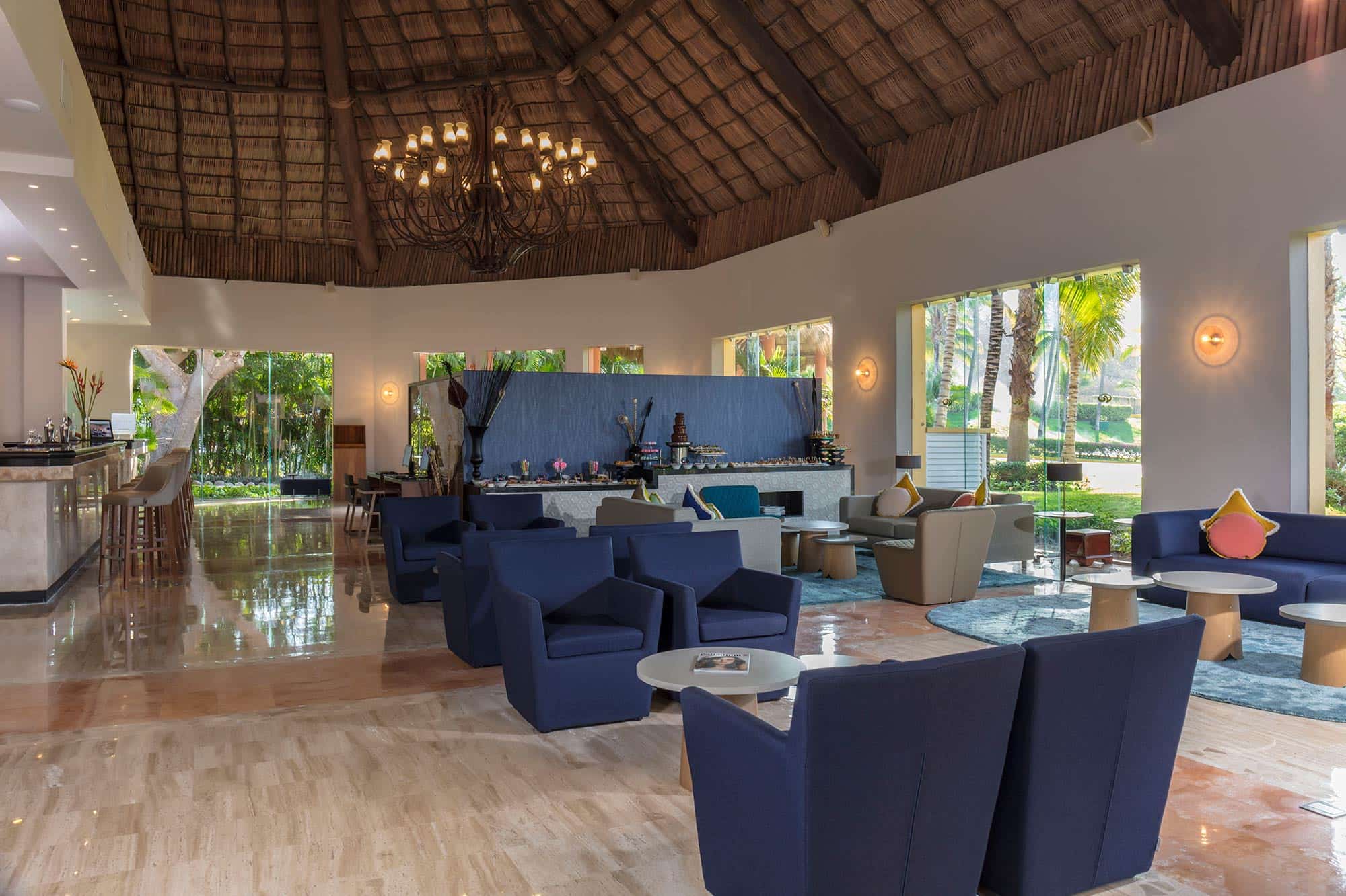 family-selection-at-grand-palladium-vallarta-resort-spa-exclusive-lobby