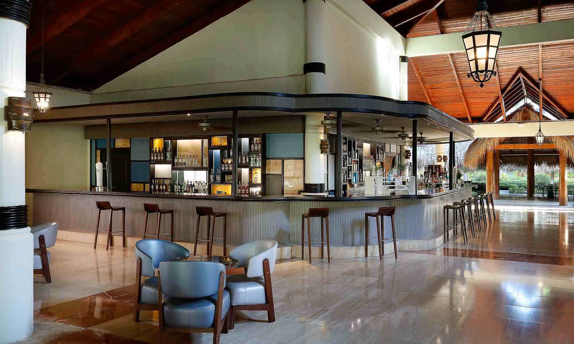 Grand-Palladium-Punta-Cana-BAR-CAOBA-1.jpg