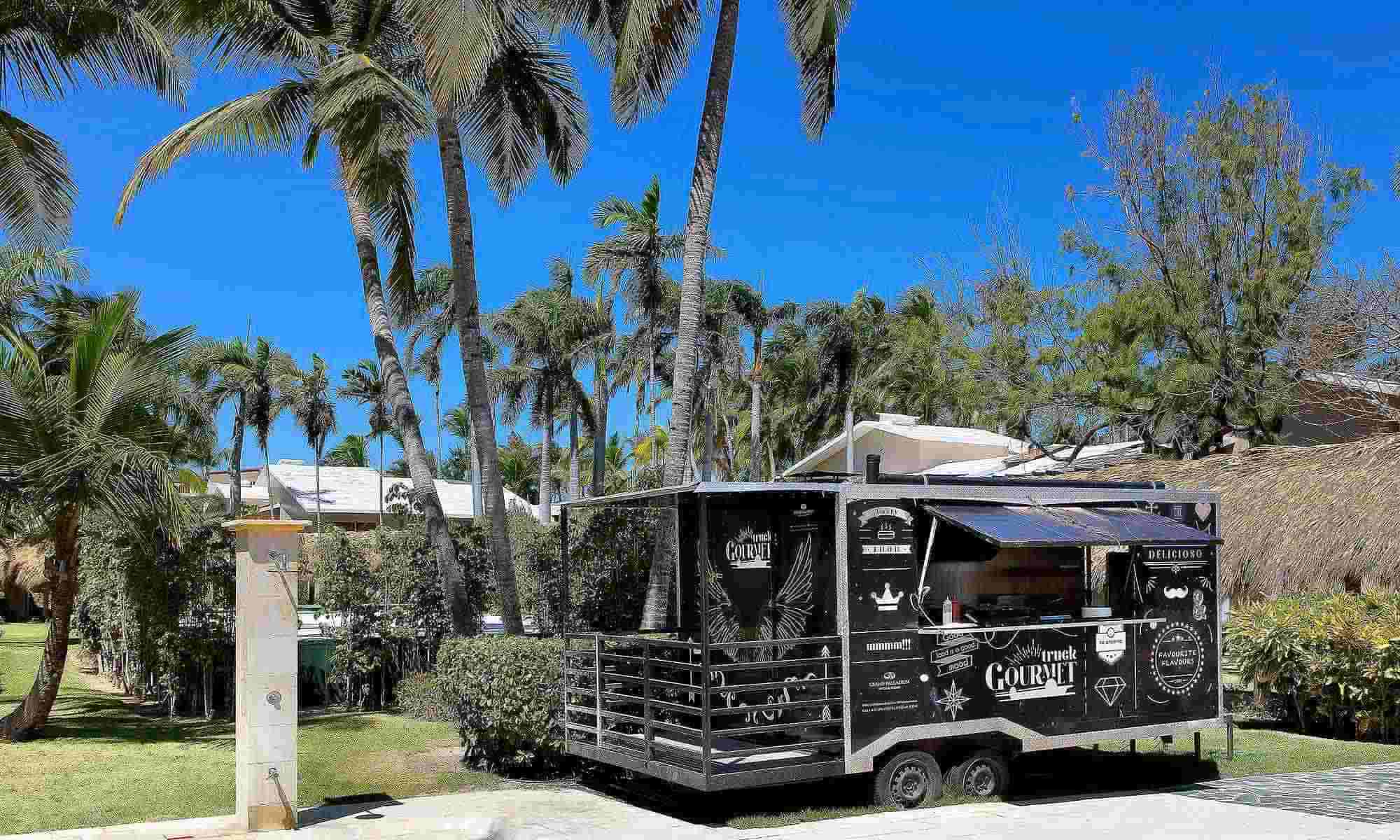 Grand-Palladium-Punta-Cana-BAR-FOOD-TRUCK