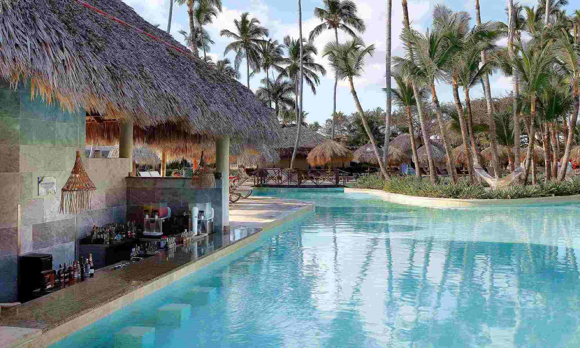 Grand-Palladium-Punta-Cana-BAR-SAONA-POOL-BAR-1