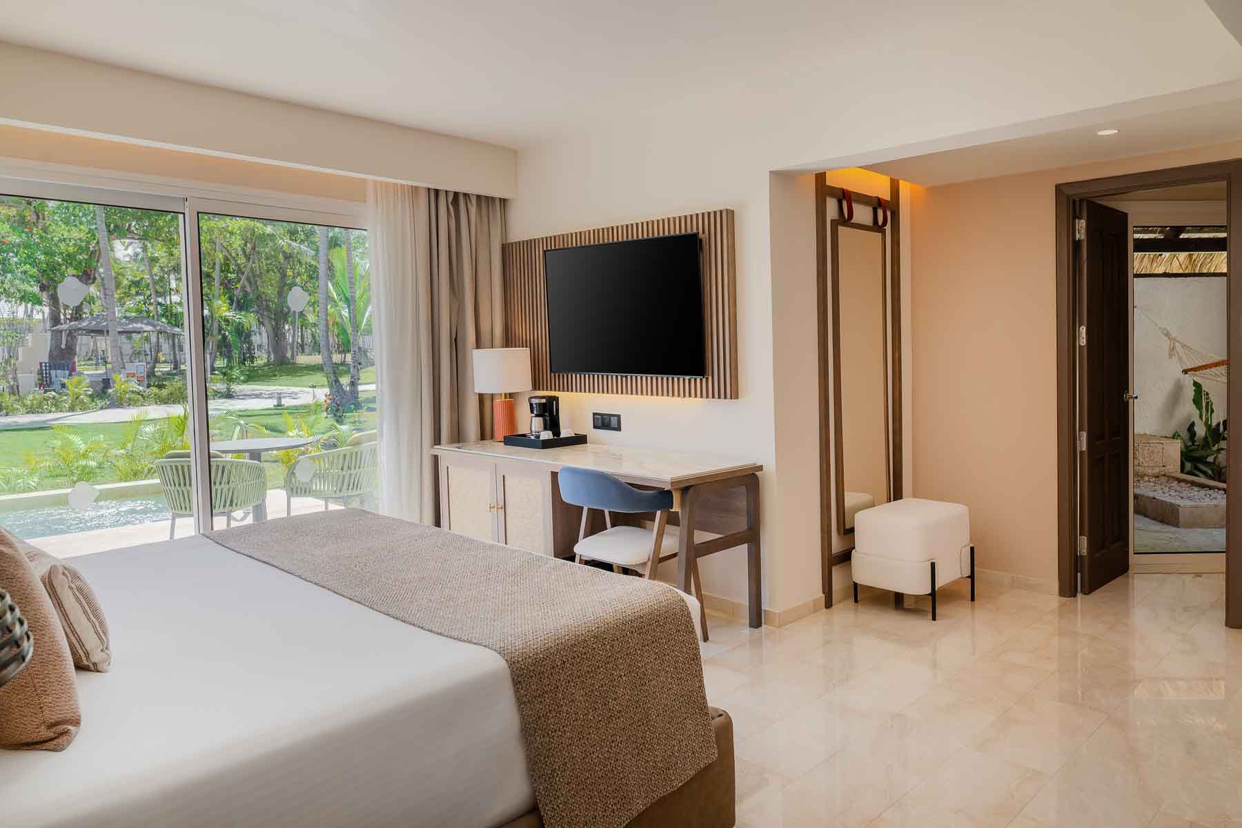 romance-private-pool