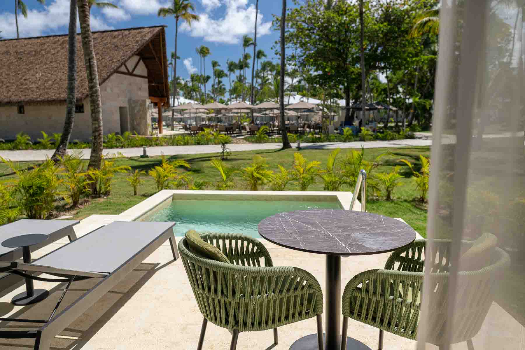 romance-private-pool