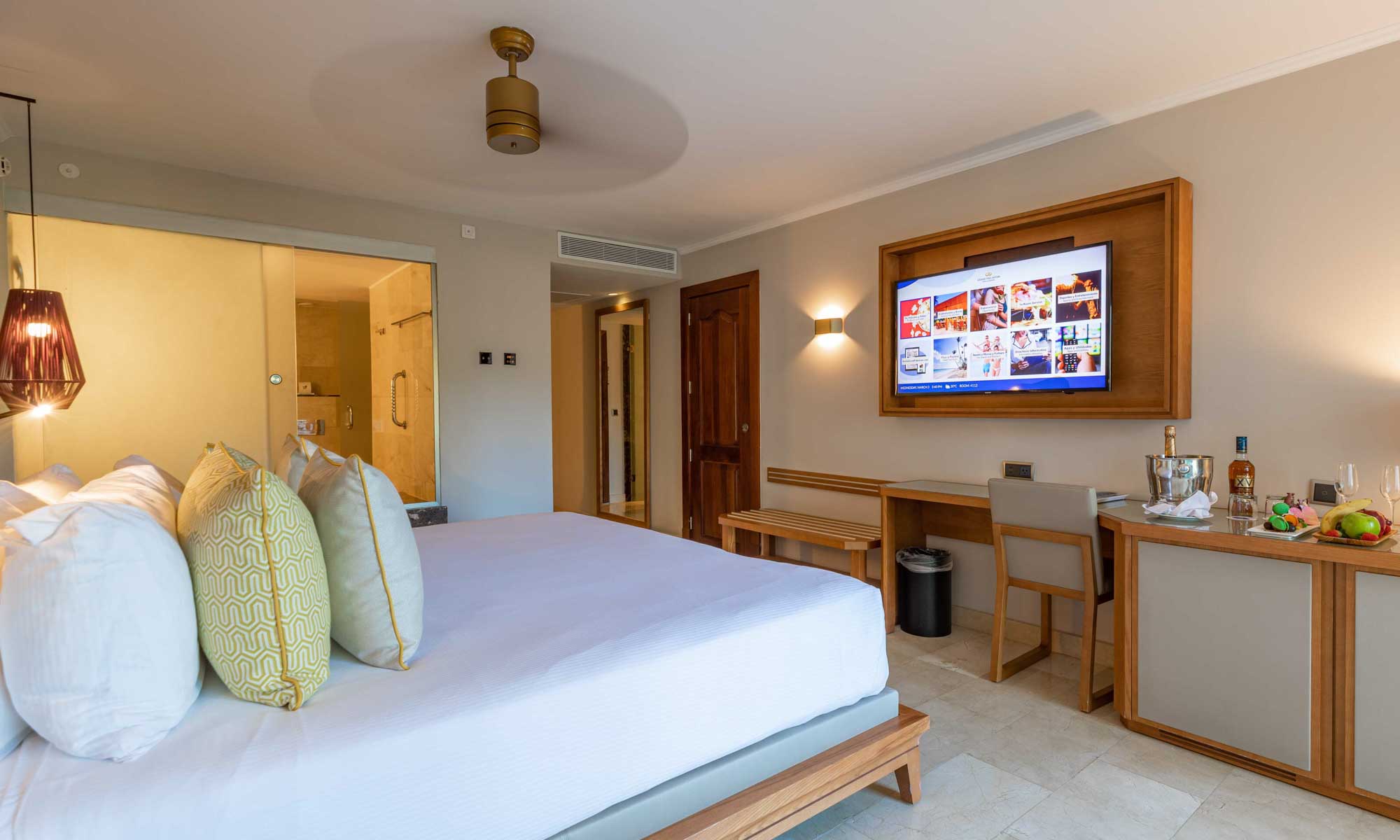 grand palladium palace resort deluxe beachside