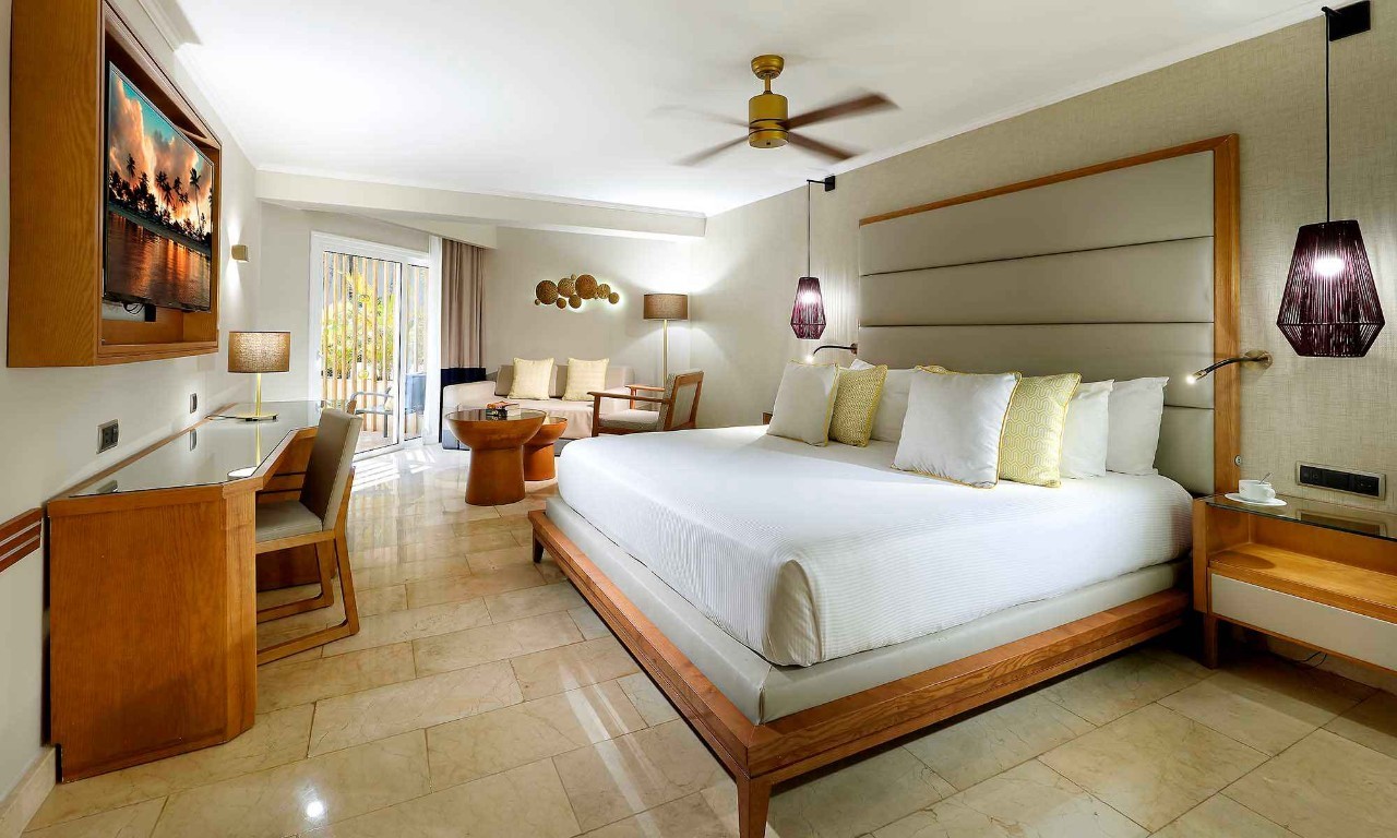 Grand Palladium Palace Resort Spa Junior Suite Swim Up Beachside