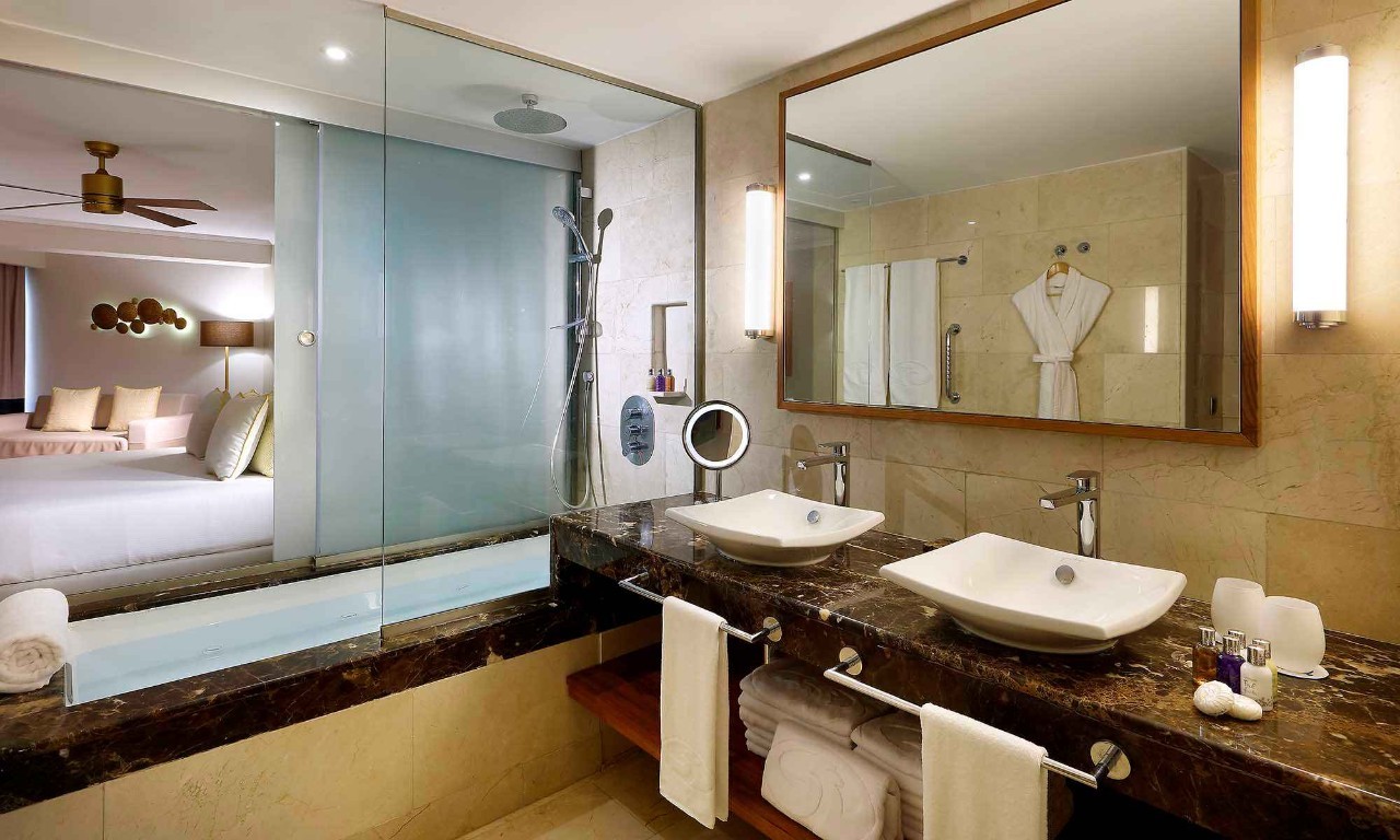Grand Palladium Palace Resort Spa Junior Suite Swim Up Beachside