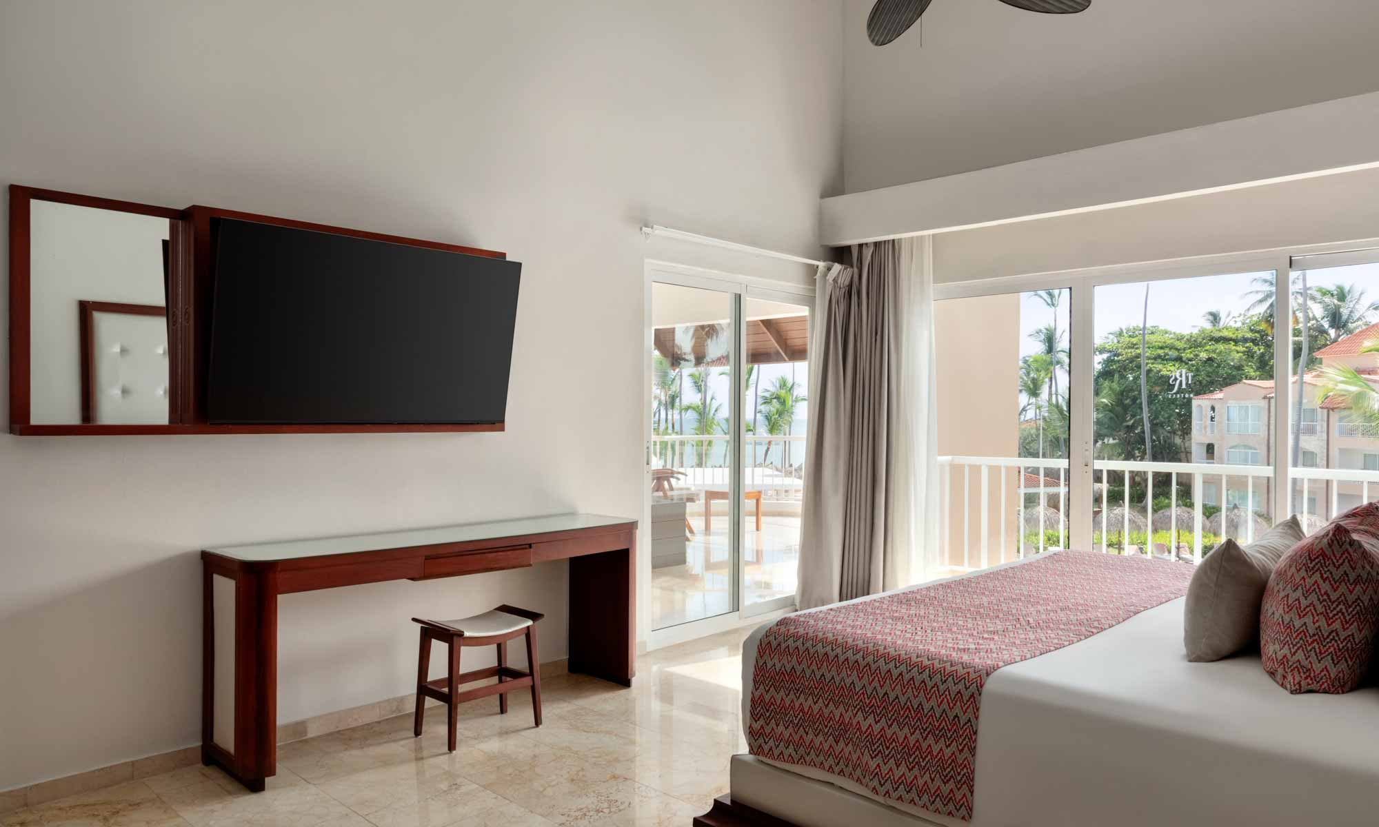 TRS Turquesa Hotel Jacuzzi Terrace Suite Beachside