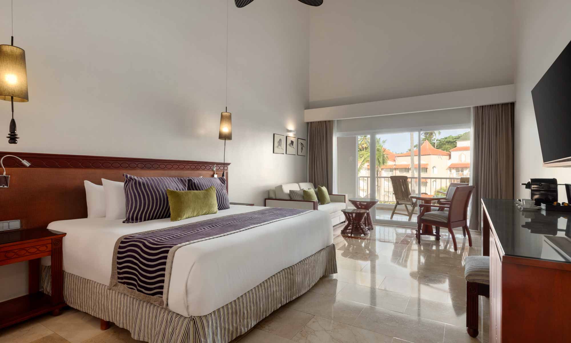 TRS Turquesa Hotel Junior Suite Poolside