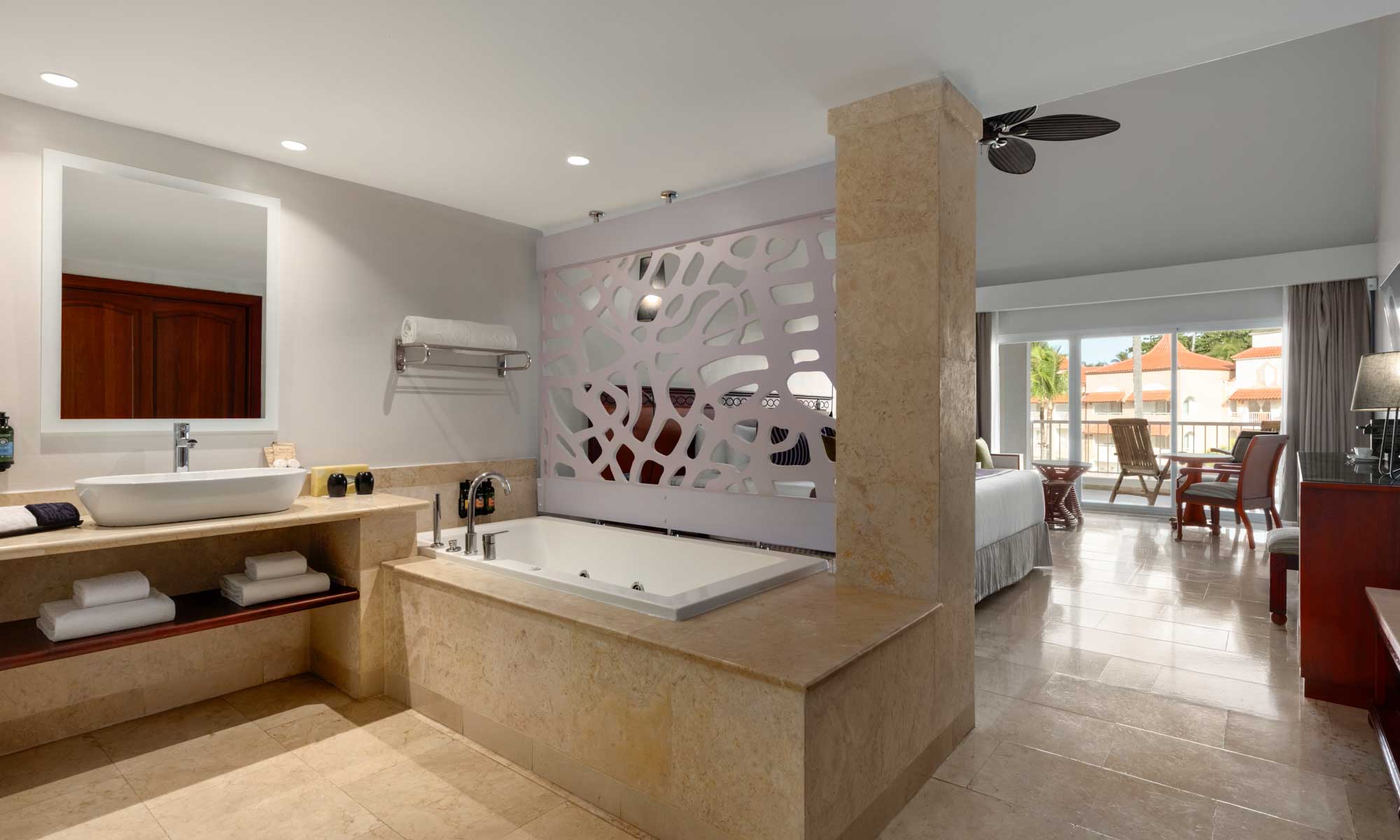 TRS Turquesa Hotel Junior Suite Poolside