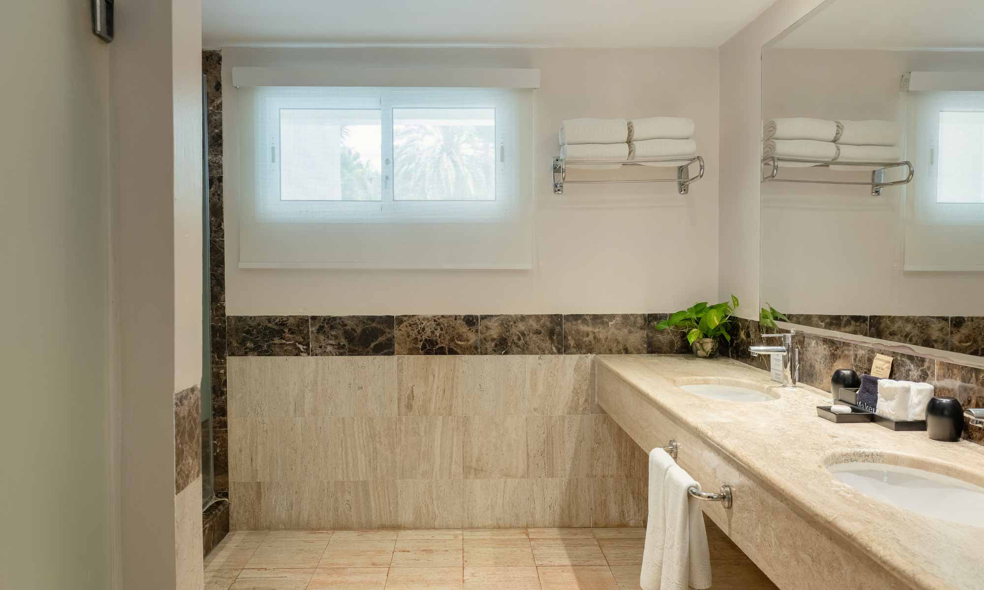 trs turquesa master suite swim out
