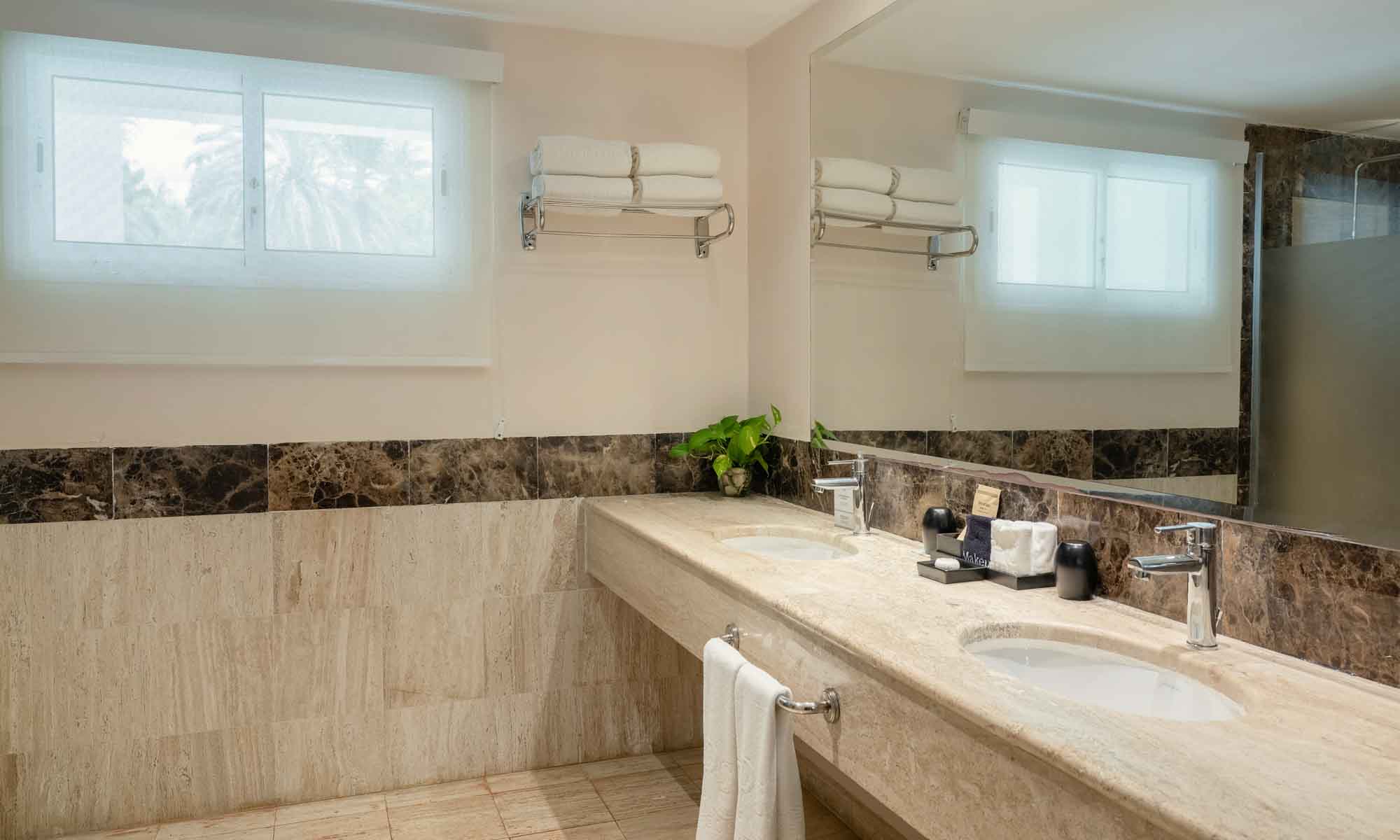 trs turquesa master suite swim out