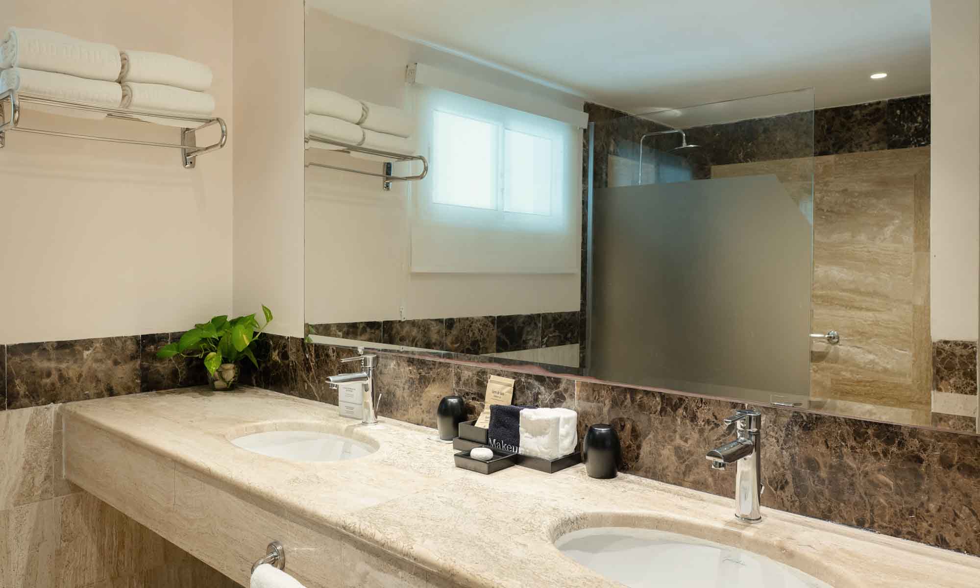 trs turquesa master suite swim out