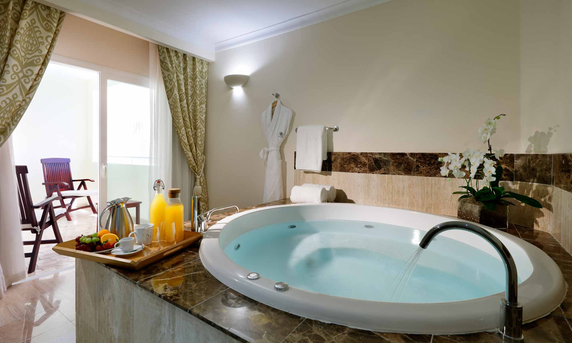 TRS Turquesa Hotel Romance Suite Poolside