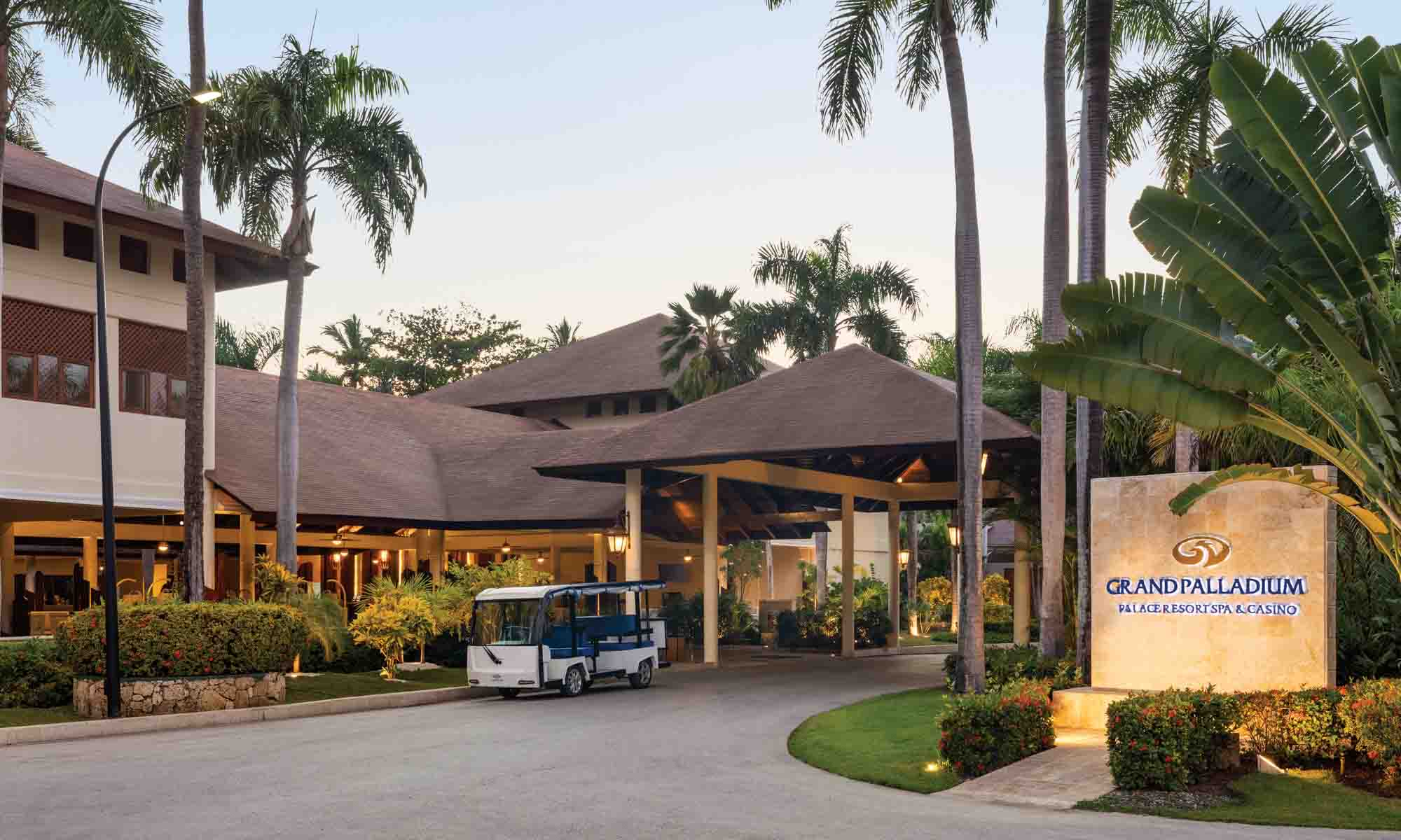 Grand Palladium Palace Resort Spa entrada