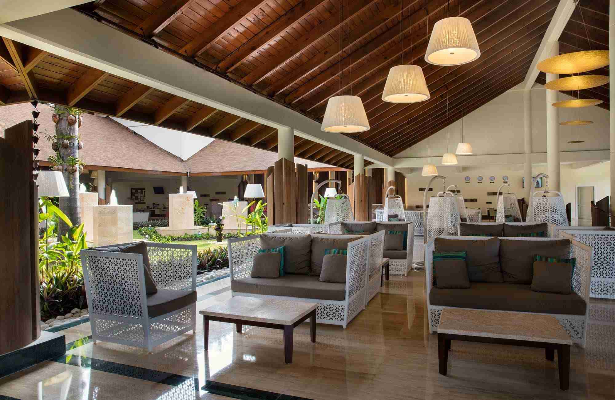 Grand-Palladium-Palace-Resort-Spa-Casino_Lobby2