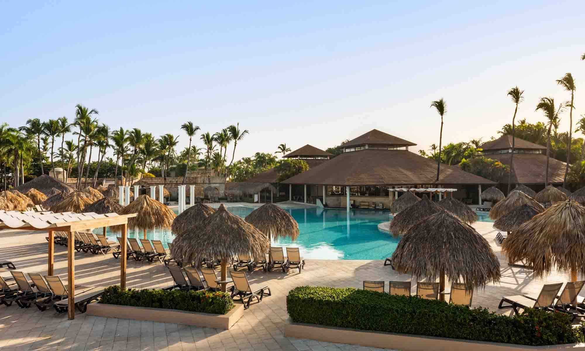 grand-palladium-punta-cana-piscina-samana.jpg